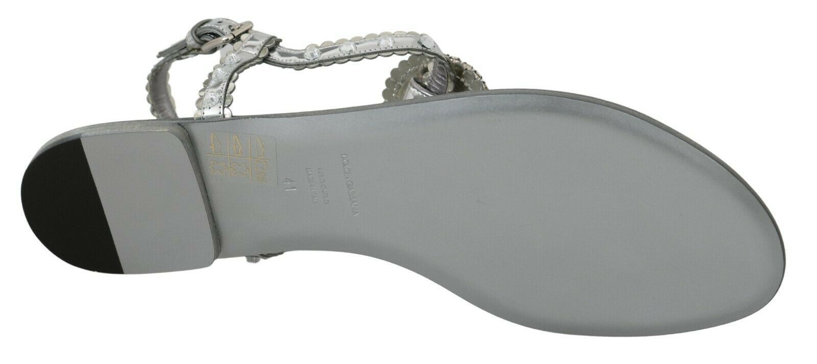 Dolce & Gabbana Elegante silberne Flats mit Kristallverzierungen