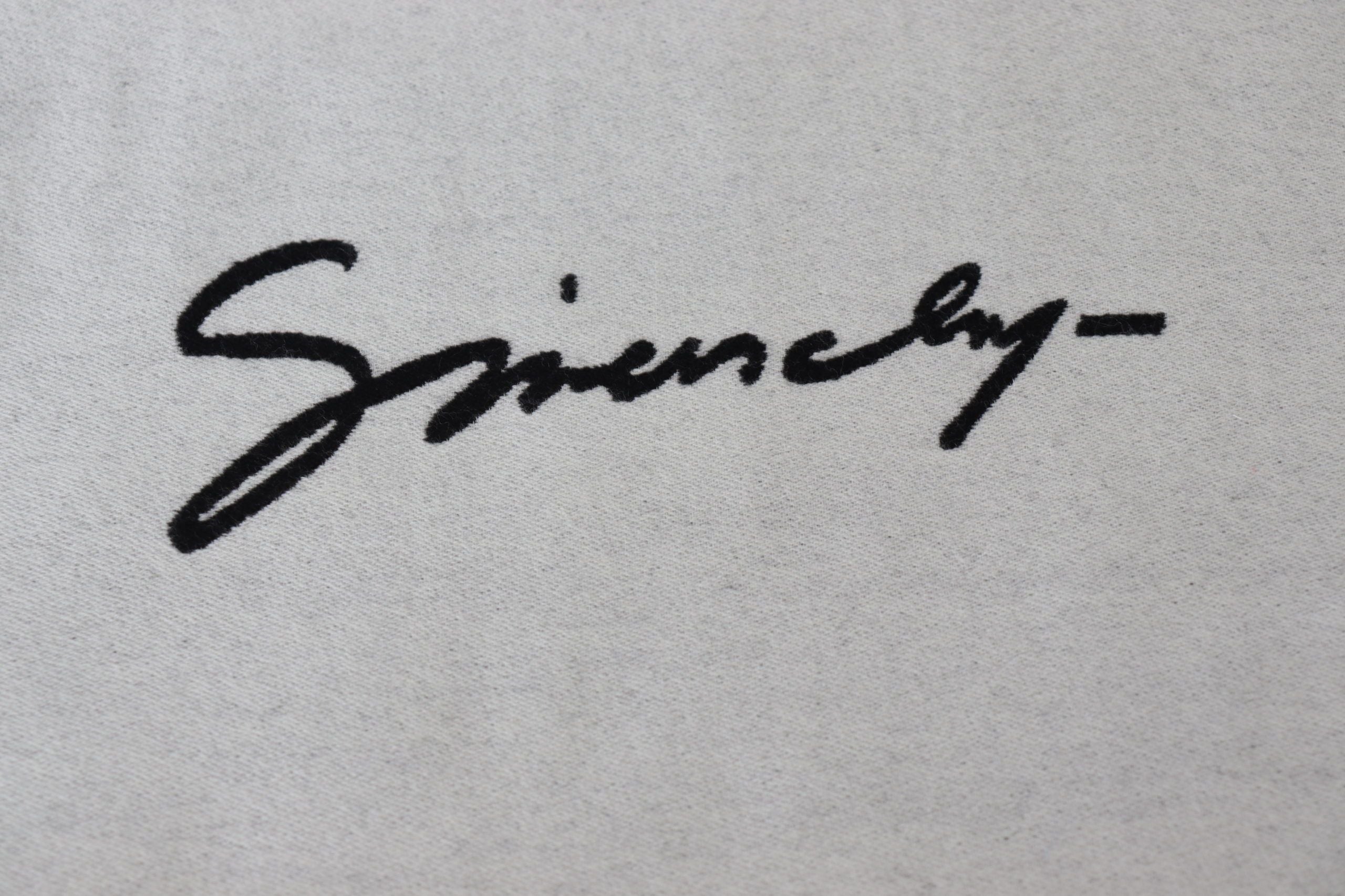 Givenchy Eleganter monochromer Schal aus Woll-Seiden-Mischung