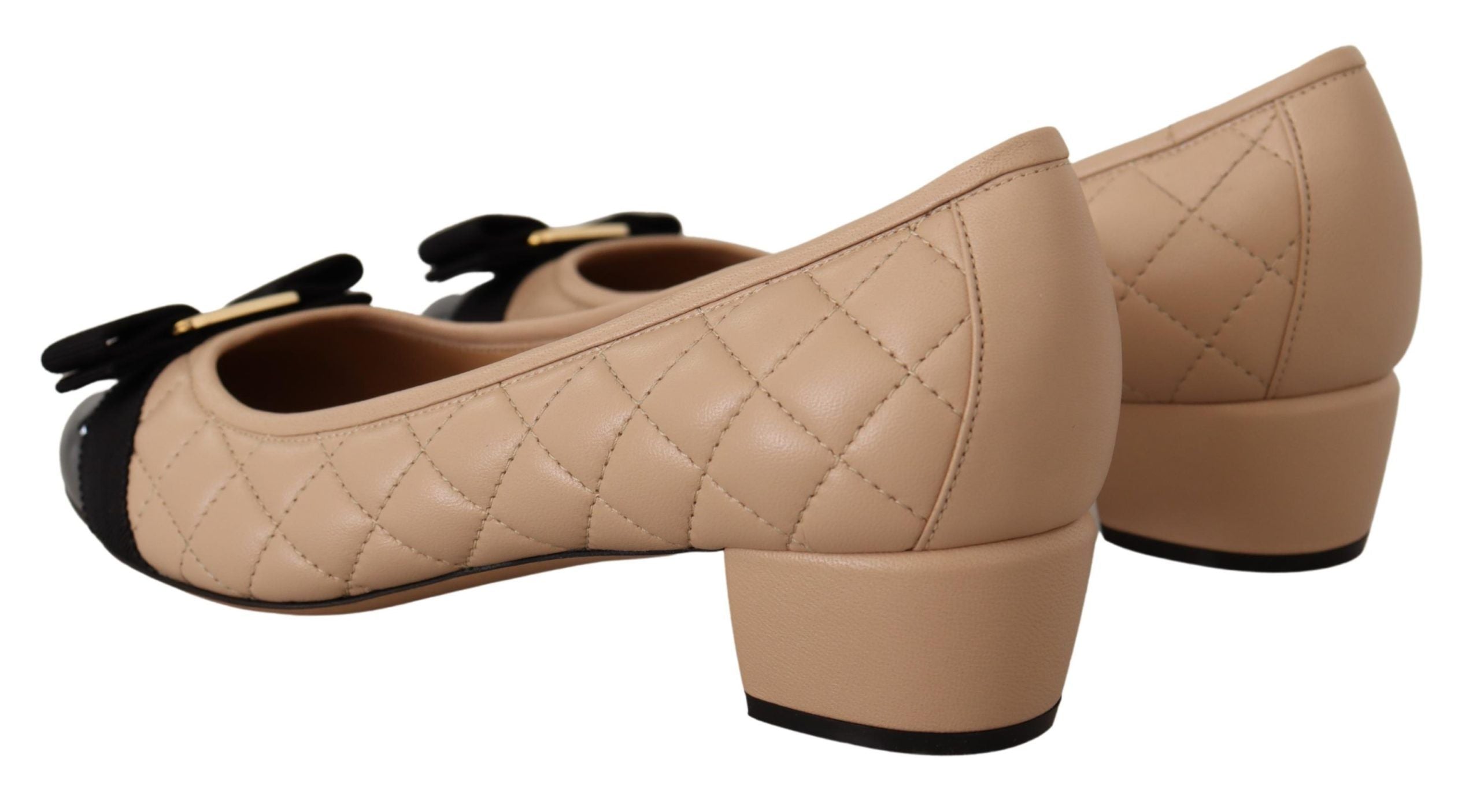 Pantofi cu toc eleganți Salvatore Ferragamo din piele matlasată, bej și negru