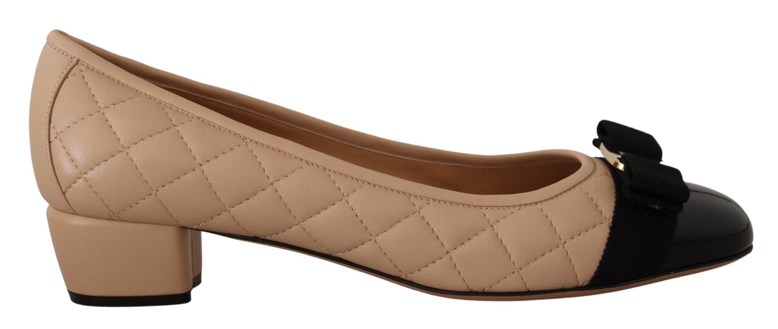 Pantofi cu toc eleganți Salvatore Ferragamo din piele matlasată, bej și negru