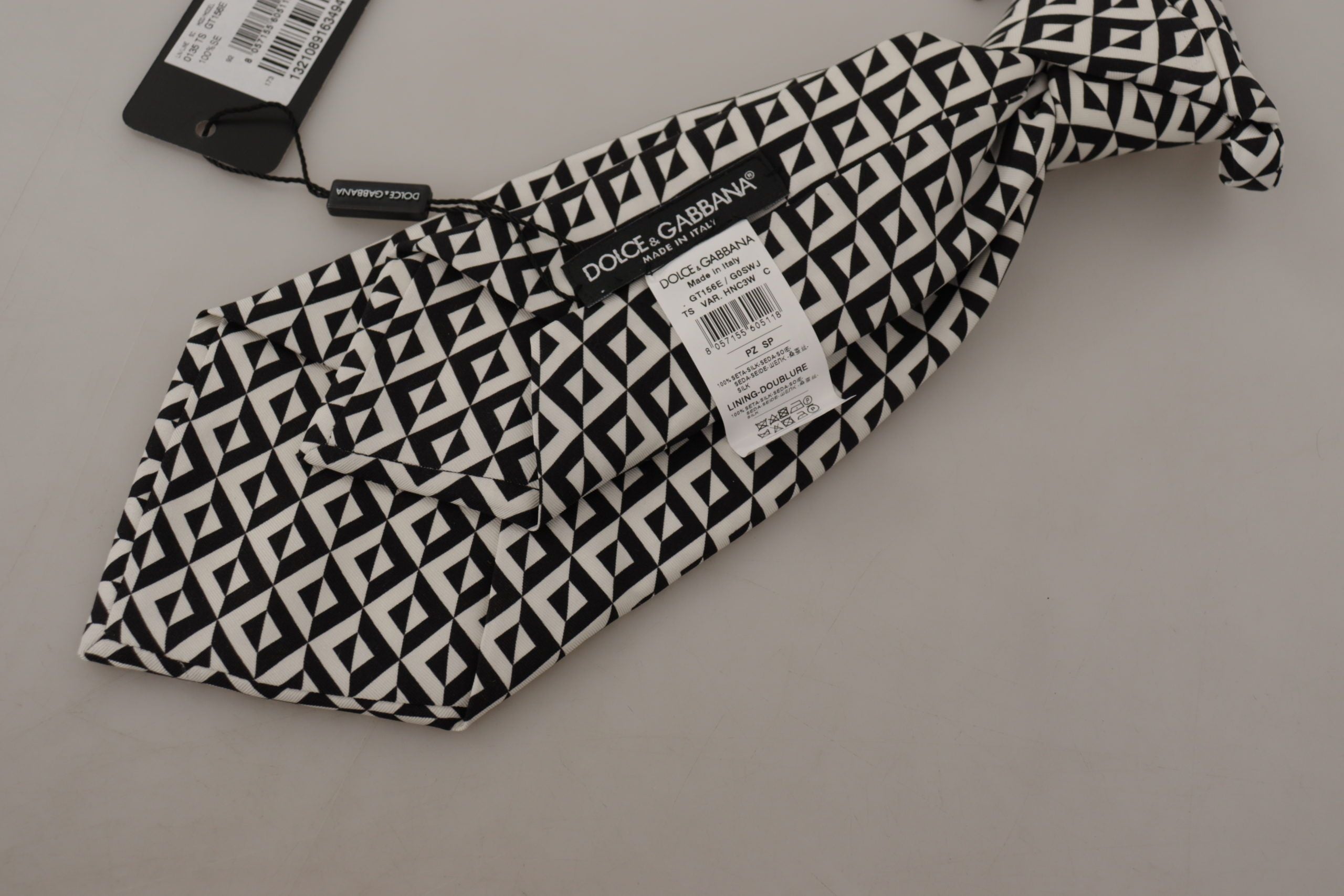 Cravată neagră elegantă din mătase Dolce & Gabbana pentru gentlemanul elegant