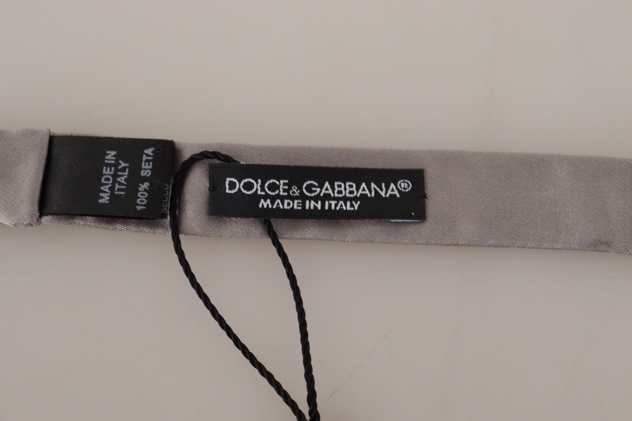 Papion elegant din mătase argintie Dolce & Gabbana pentru o seară sofisticată
