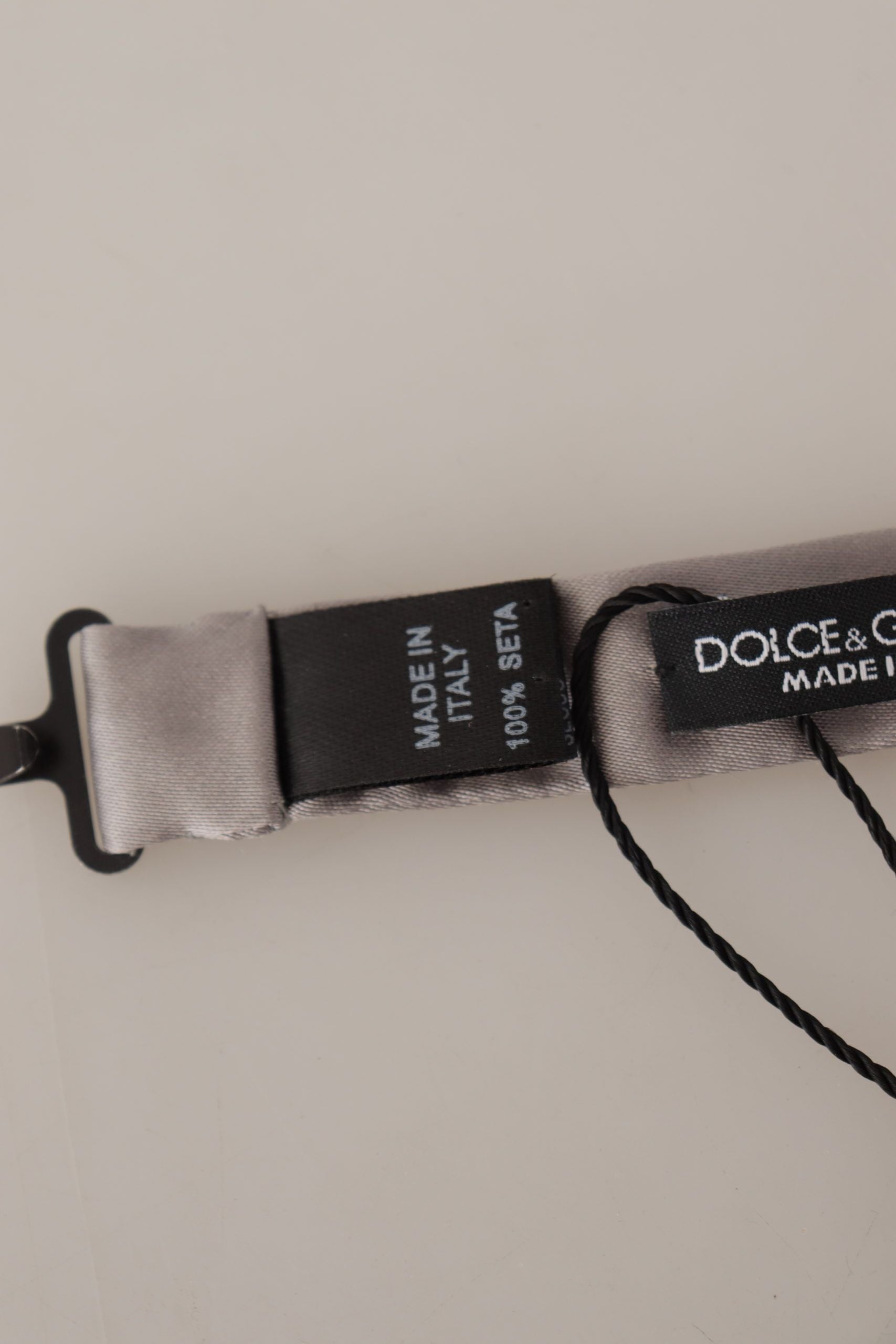 Papion elegant din mătase argintie Dolce & Gabbana pentru o seară sofisticată
