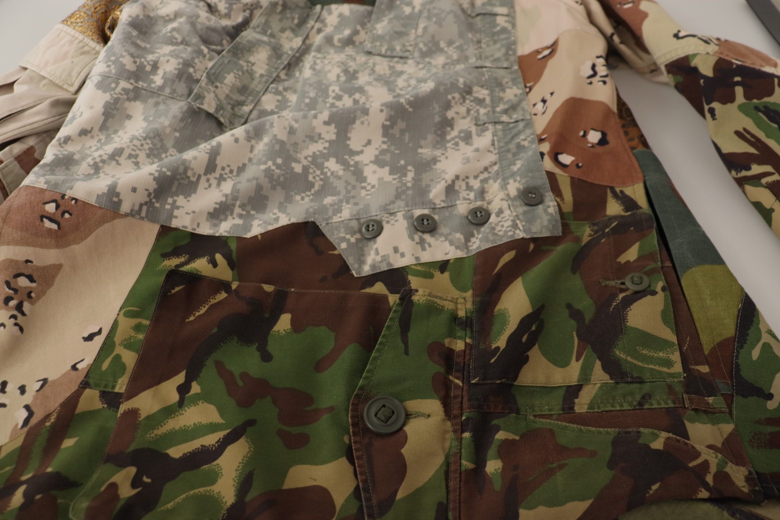 Cămașă casual Dolce & Gabbana cu imprimeu de camuflaj și model patchwork
