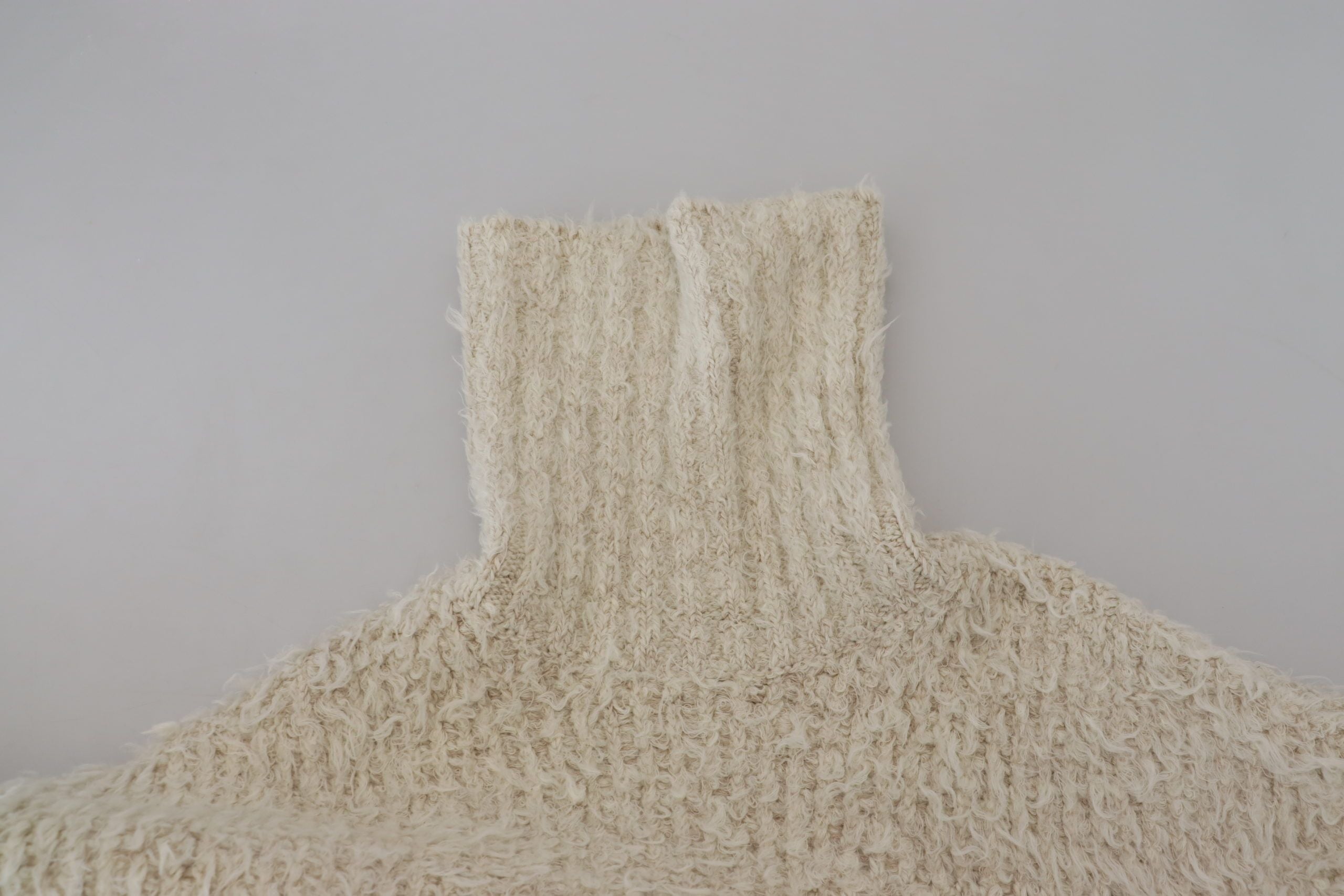 Dolce & Gabbana Eleganter Rollkragenpullover aus Wollmischung in Creme