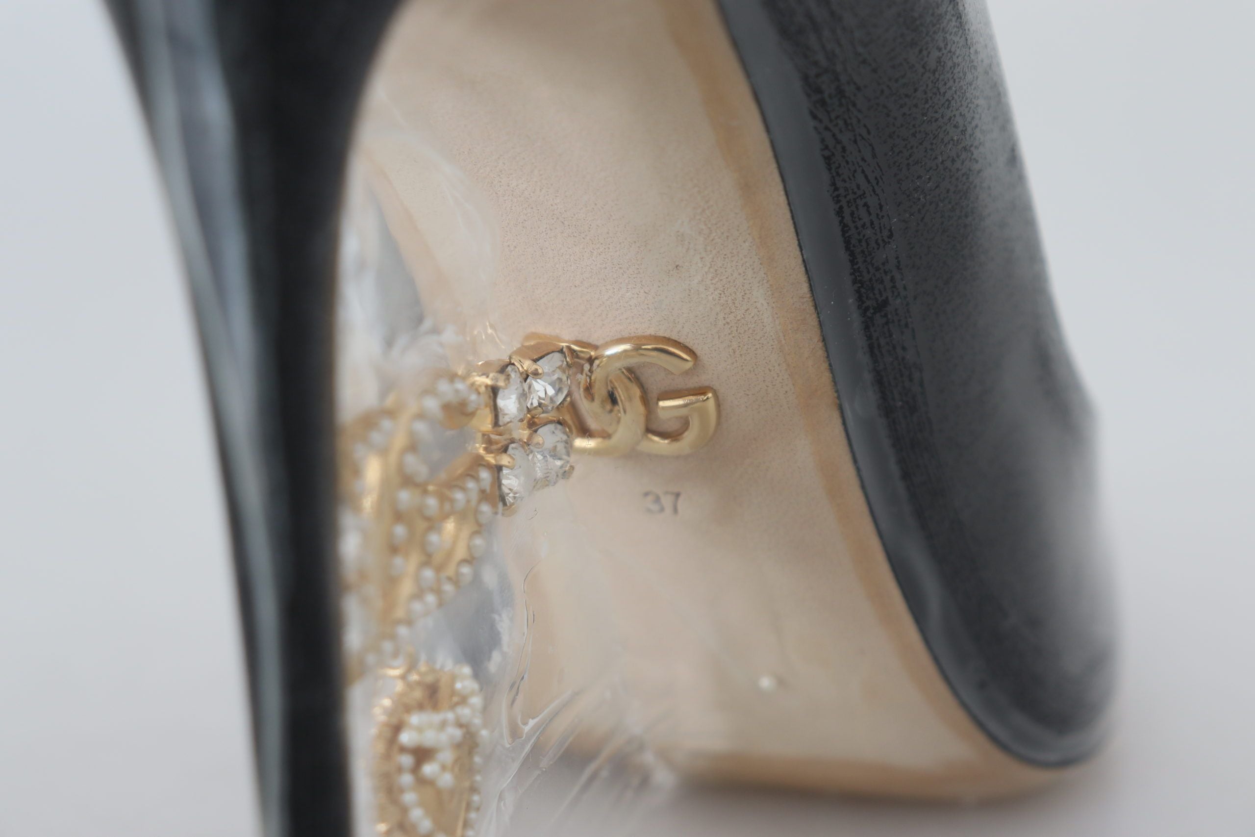 Dolce & Gabbana Pantofi cu toc eleganti, negri și aurii