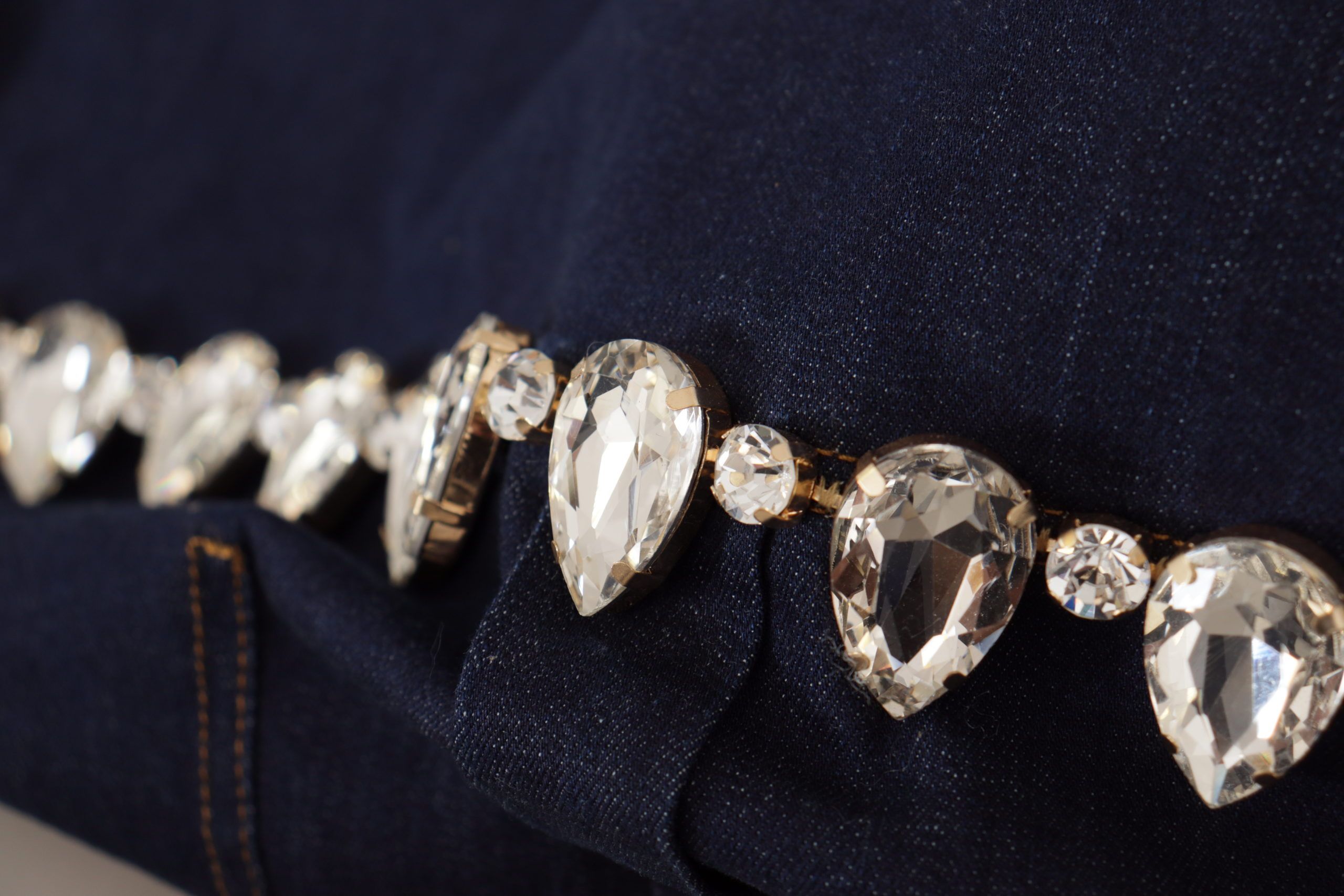Dolce & Gabbana Elegante Jeansjacke mit Kristallverzierung