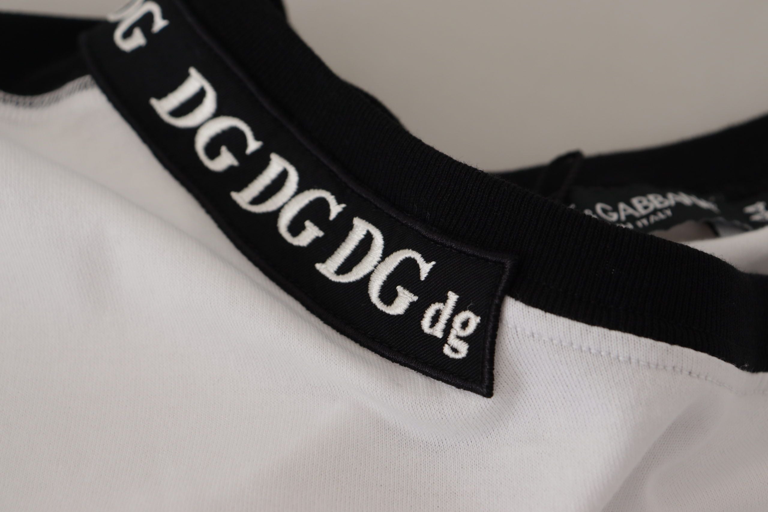 Dolce & Gabbana – Elegantes T-Shirt mit Rundhalsausschnitt und Slogan