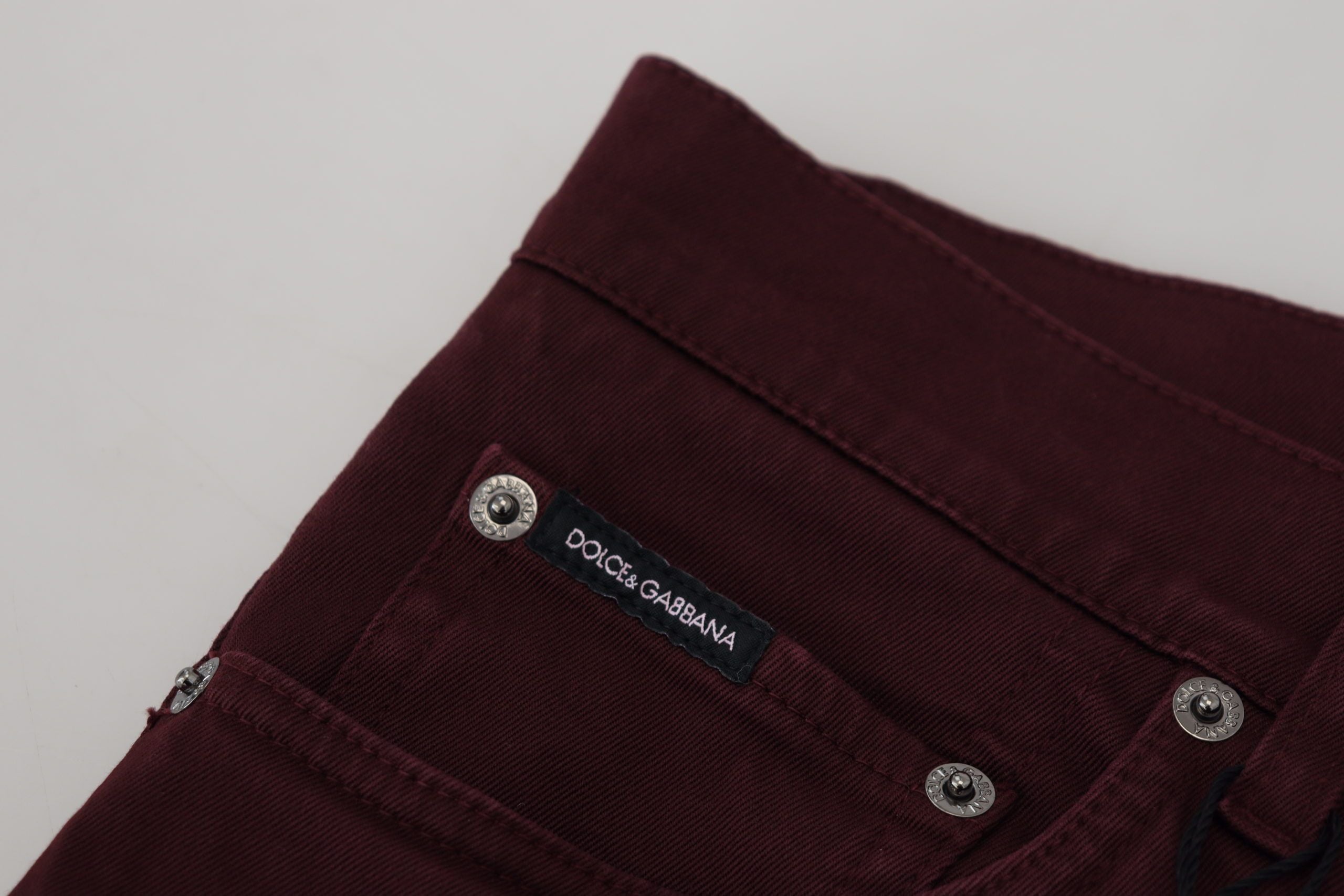 Dolce & Gabbana Slim Fit Bordeaux Jeans – Italienischer Luxus