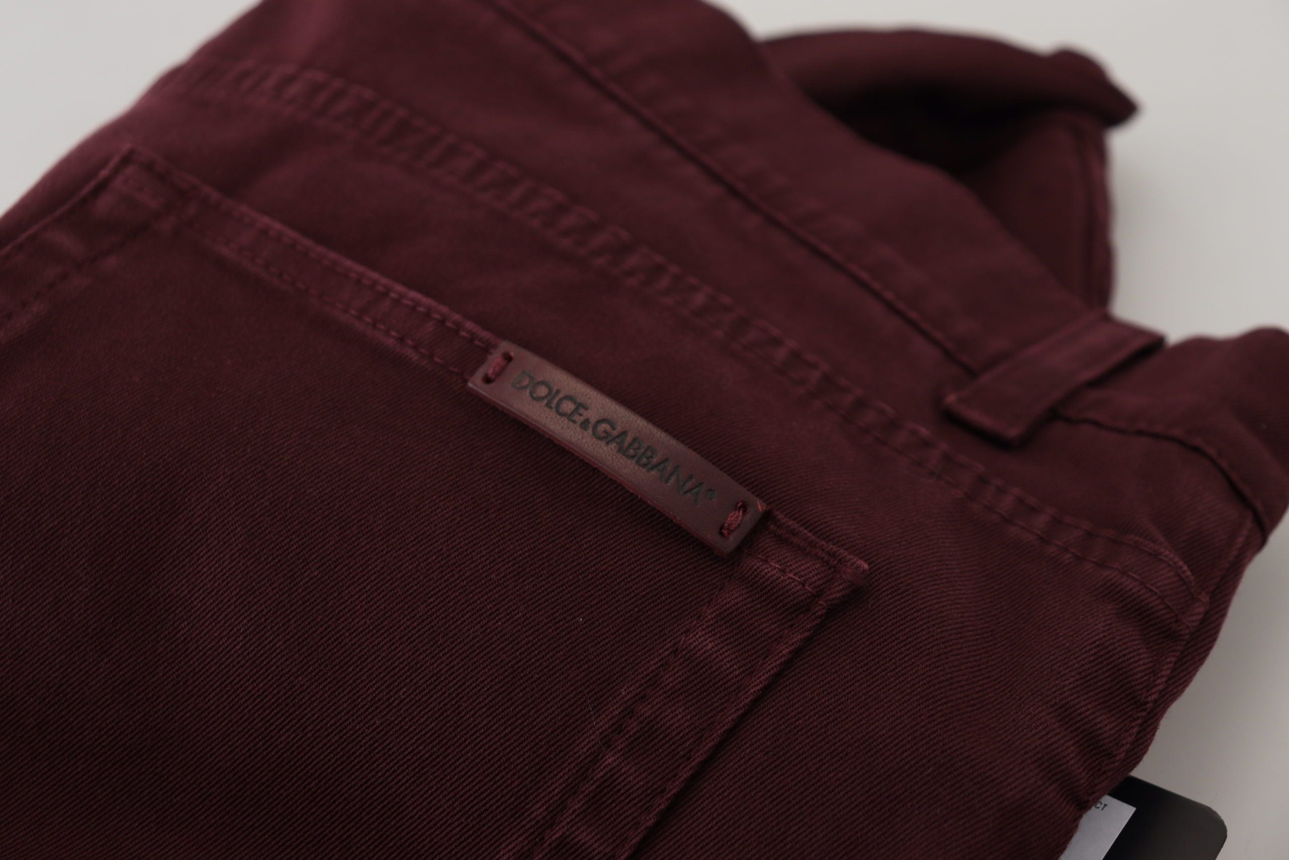 Dolce & Gabbana Slim Fit Bordeaux Jeans – Italienischer Luxus