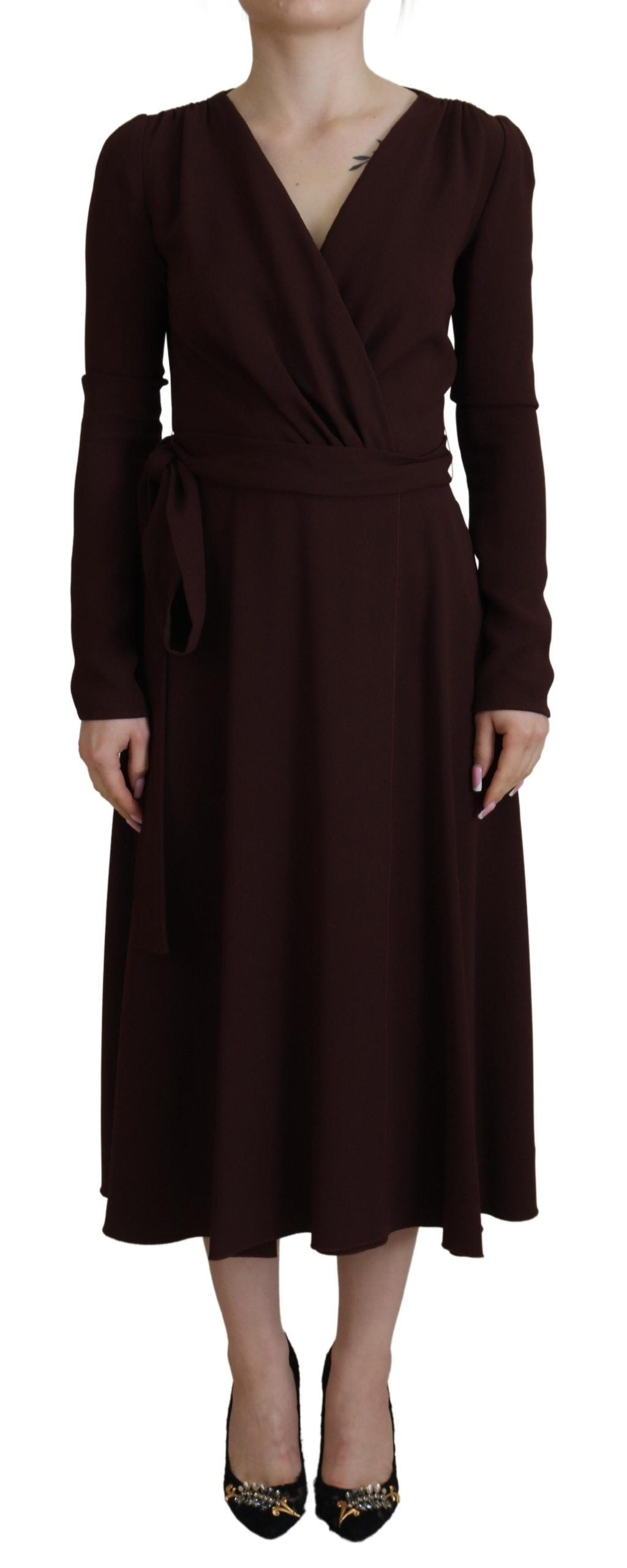 Rochie elegantă Dolce & Gabbana maro cu mânecă lungă, înfășurată în stil weave
