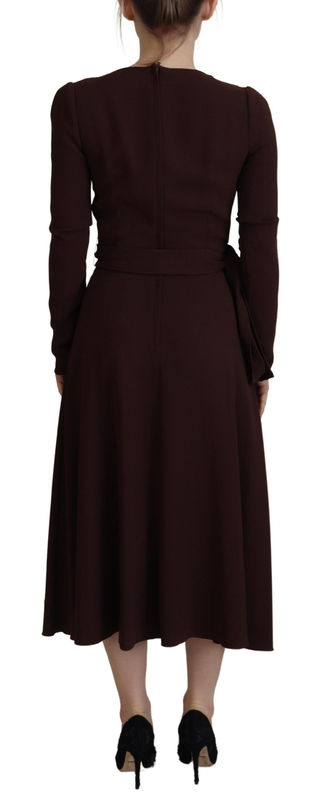 Rochie elegantă Dolce & Gabbana maro cu mânecă lungă, înfășurată în stil weave