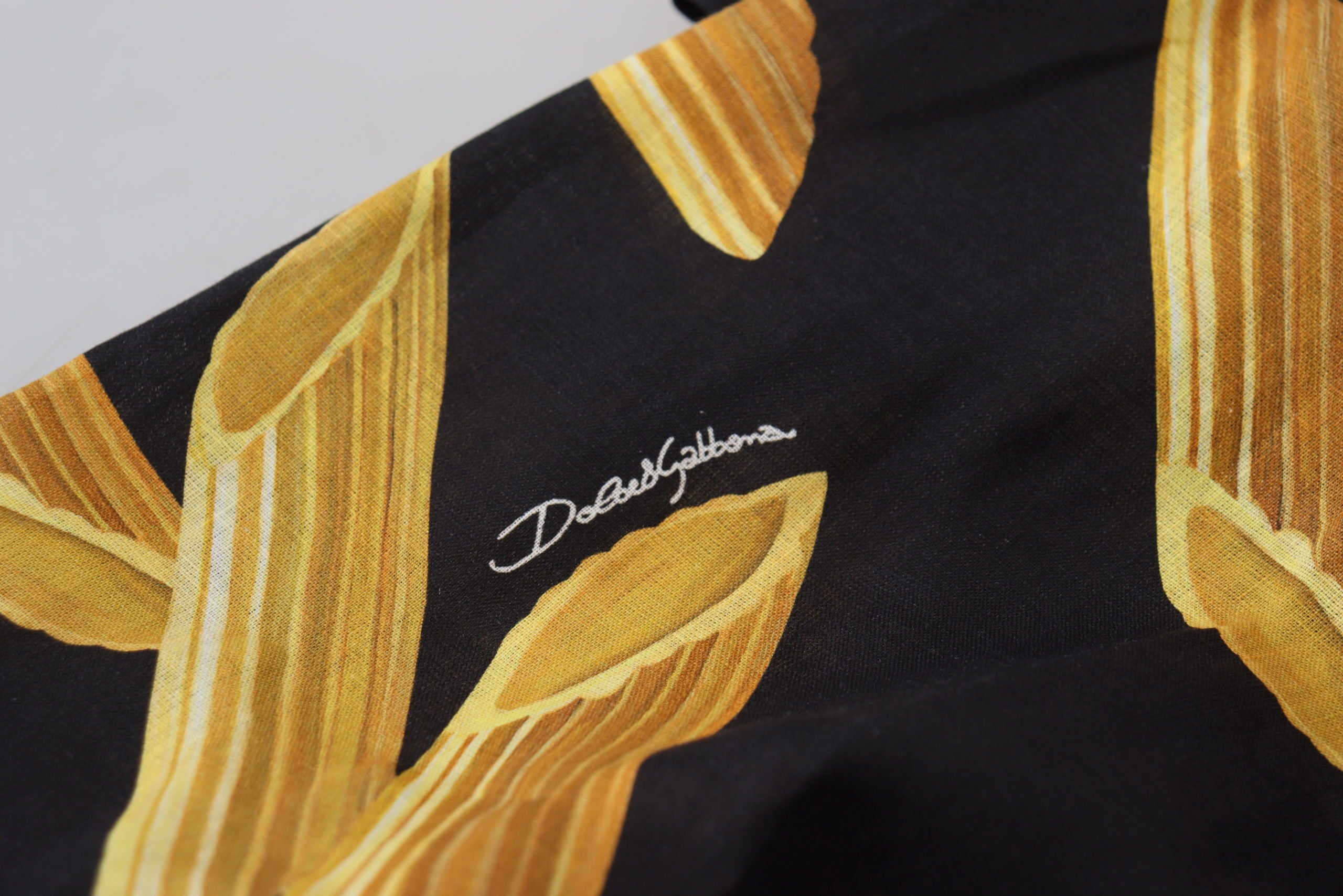 Dolce & Gabbana Schwarzes Leinenhemd mit Penne Rigate-Print
