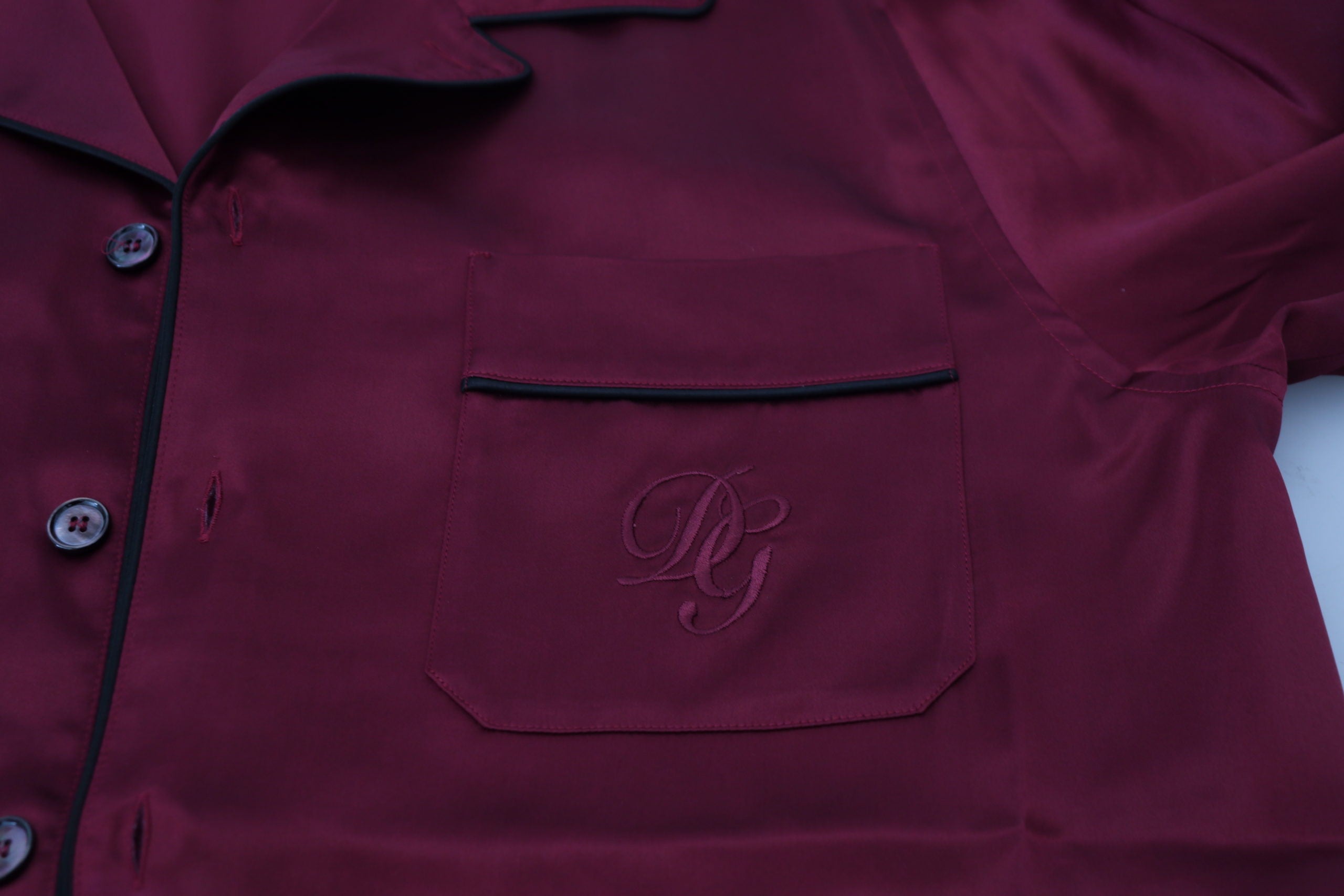 Eleganter roter Nachthemd-Pyjama aus Seide von Dolce & Gabbana