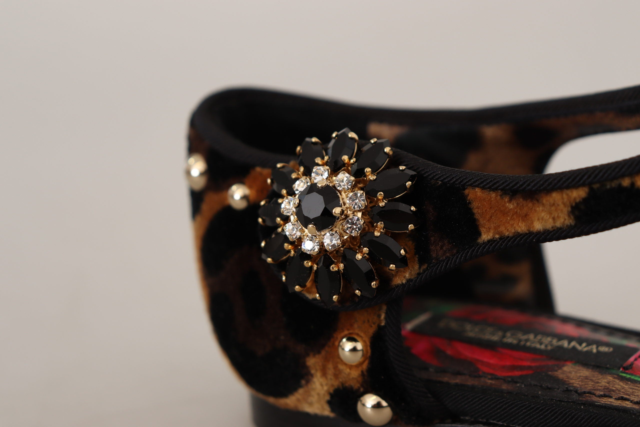 Dolce & Gabbana – Sandalen mit T-Riemen und Leopardenmuster und Blumenverzierung