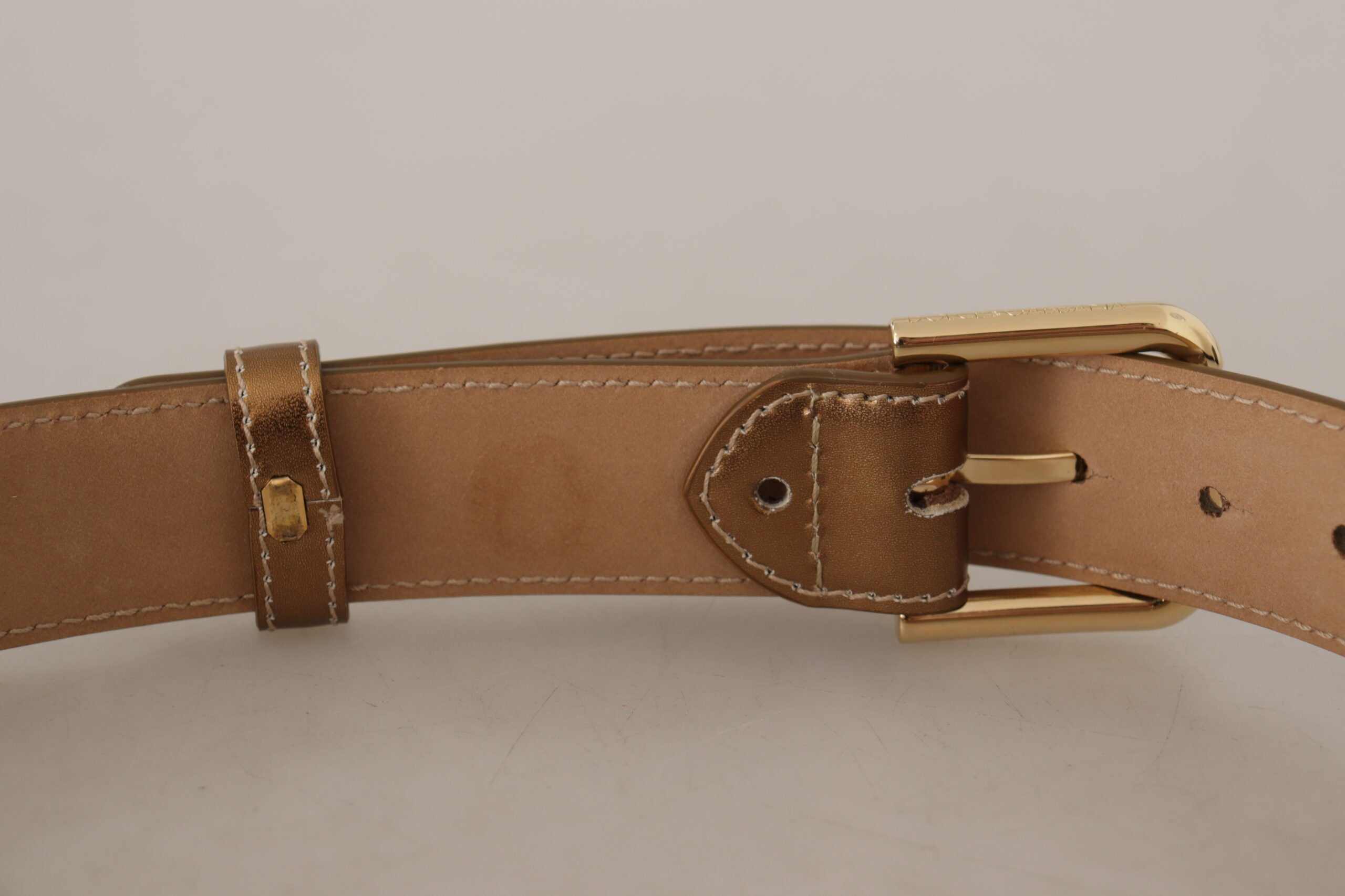 Dolce & Gabbana Eleganter bronzefarbener Ledergürtel mit Logo-Schnalle