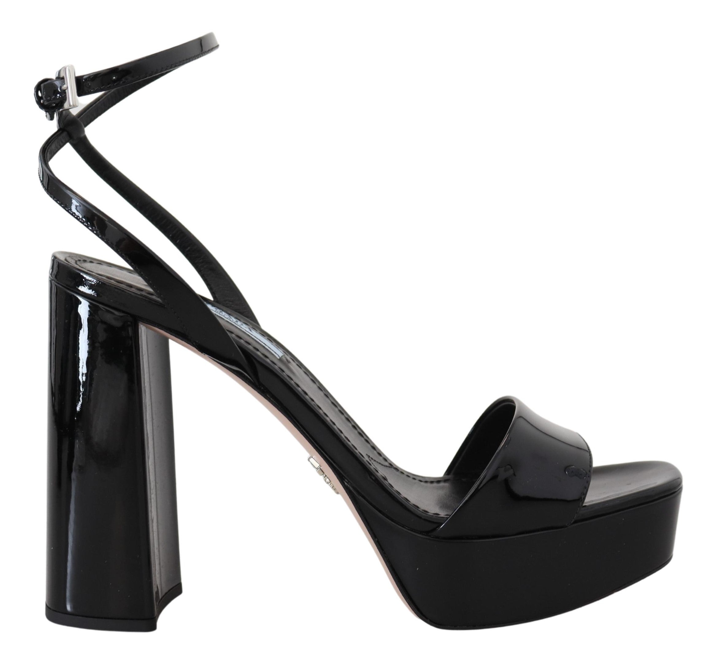 Prada - Ridicați-vă eleganța cu tocuri negre lucioase