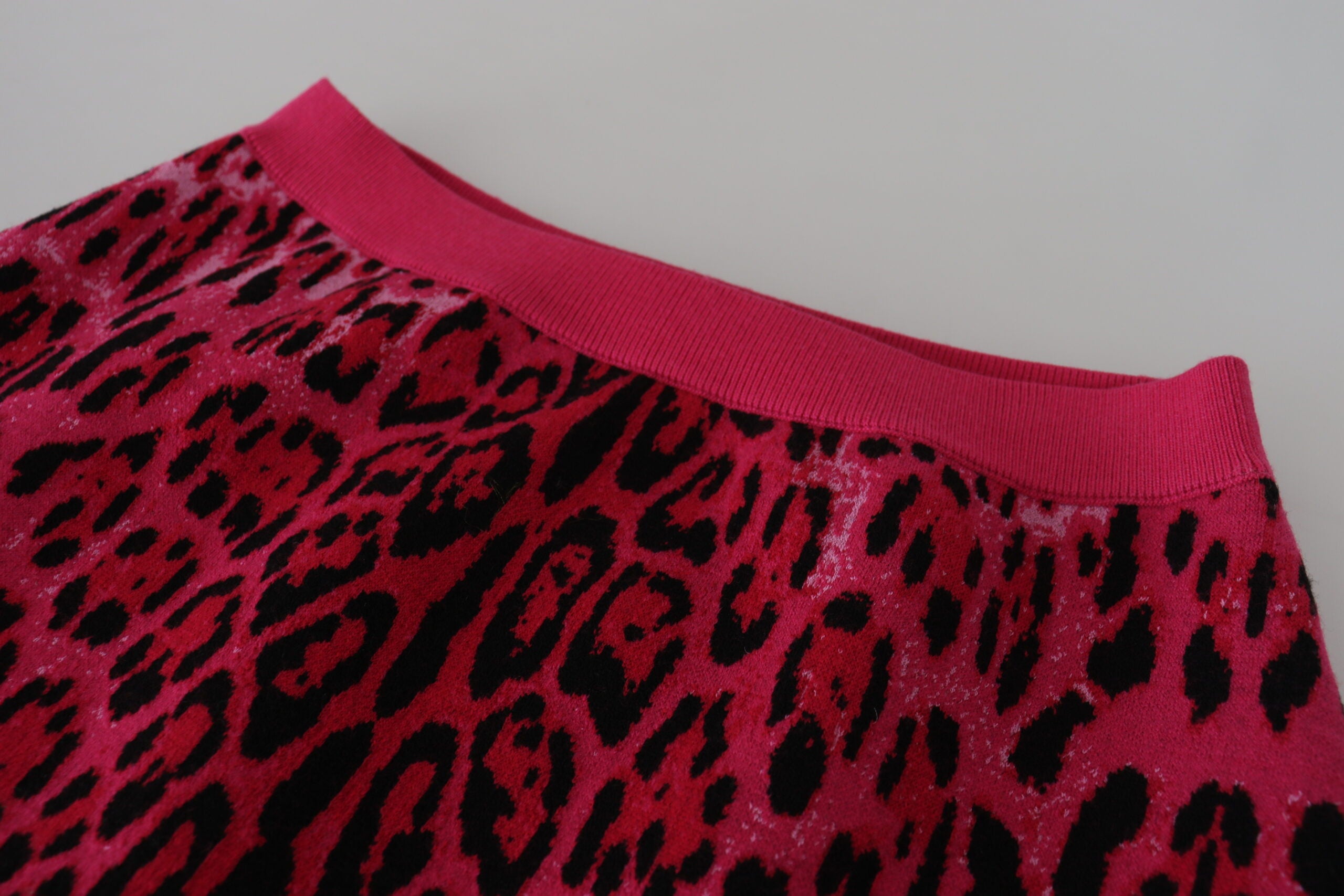 Dolce & Gabbana Schicker hoch taillierter Minirock mit rosa Leopardenmuster