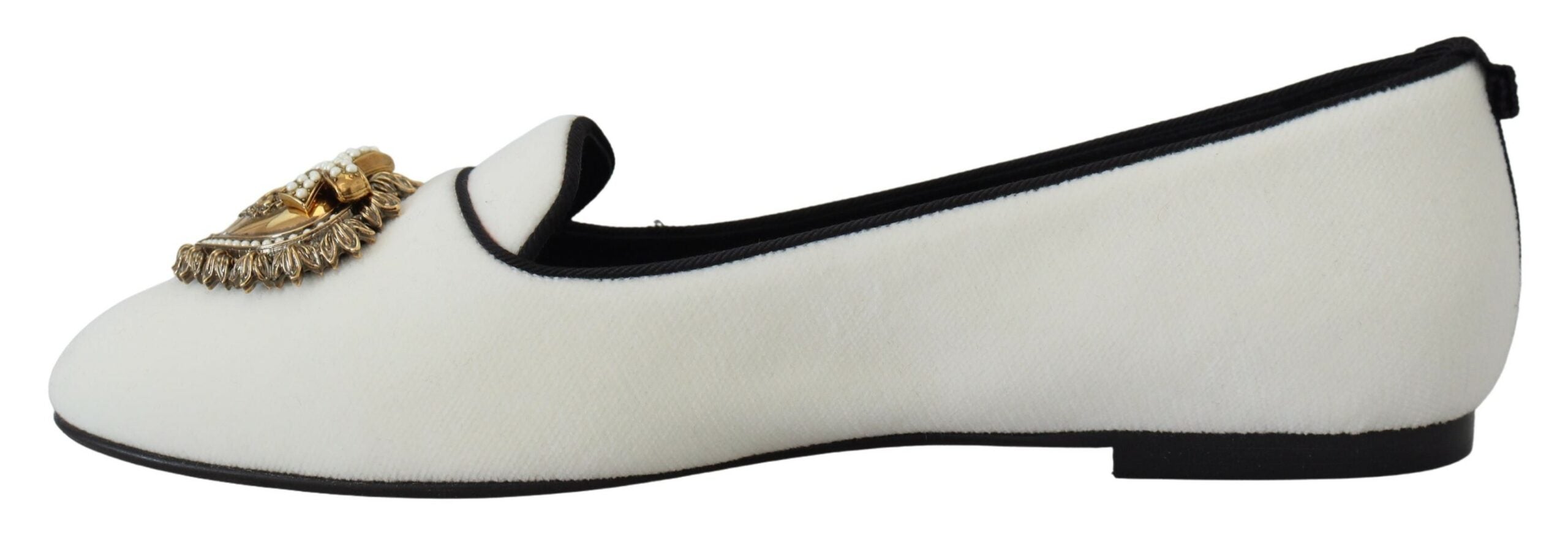 Dolce & Gabbana – Elegante Loafer aus weißem Samt mit goldenem Herzdetail
