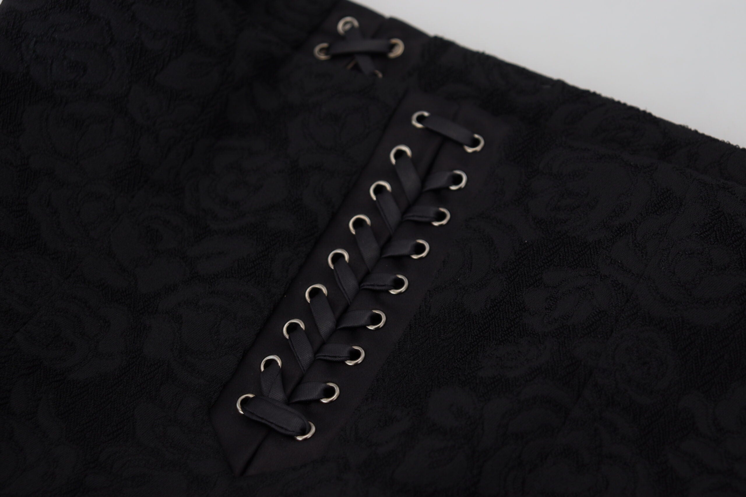 Dolce & Gabbana Eleganter schwarzer Rock mit hoher Taille und Seidenfutter
