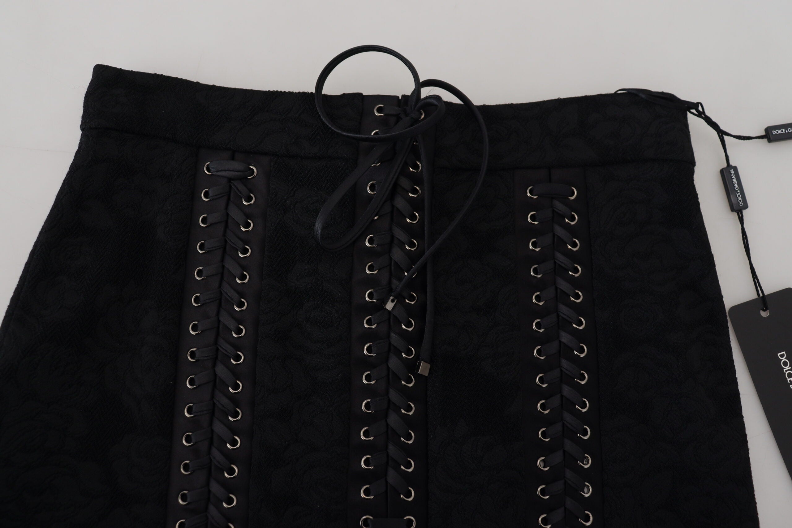 Dolce & Gabbana Eleganter schwarzer Rock mit hoher Taille und Seidenfutter