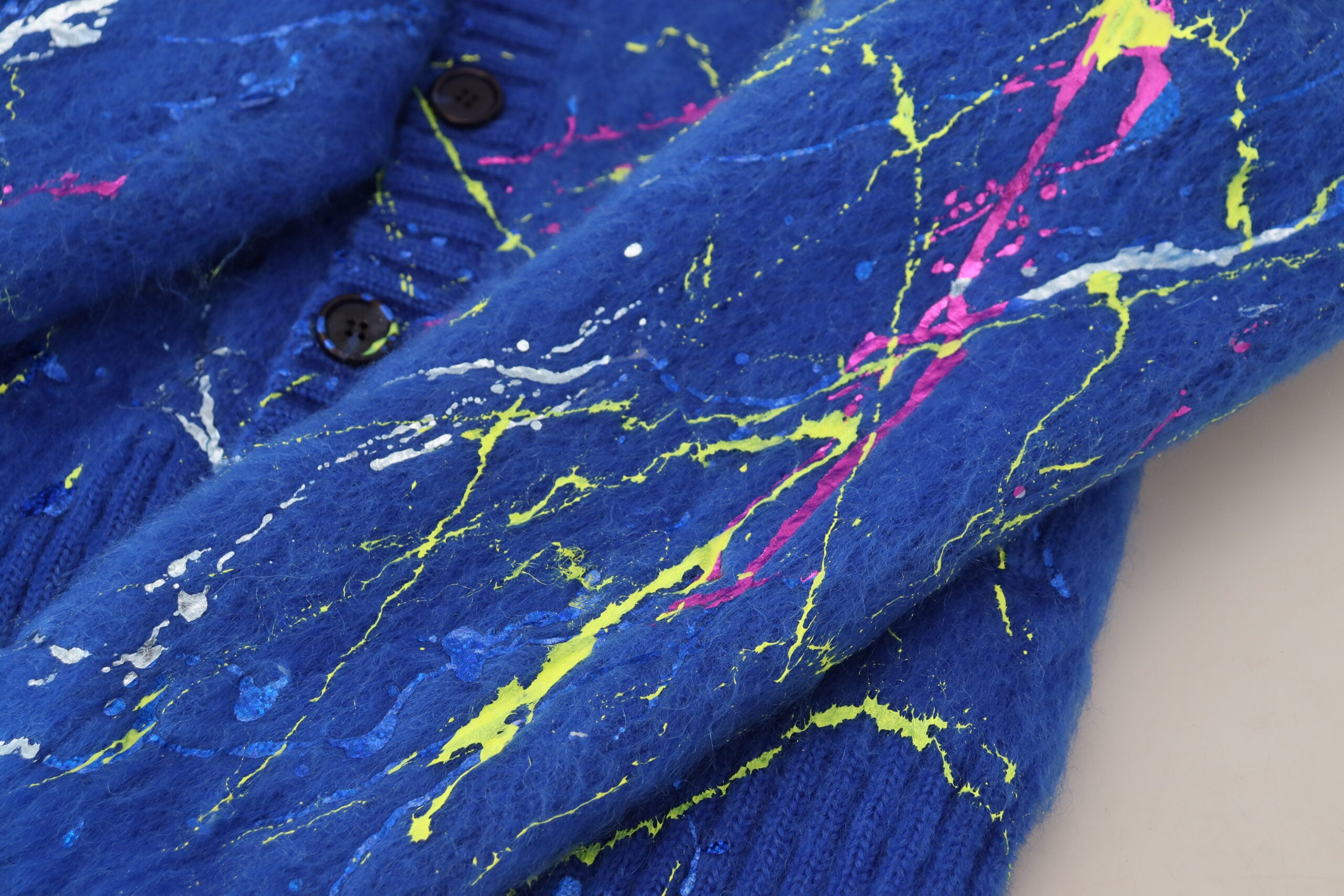 Dolce & Gabbana Eleganter mehrfarbiger Mohair-Cardigan mit Spritzern