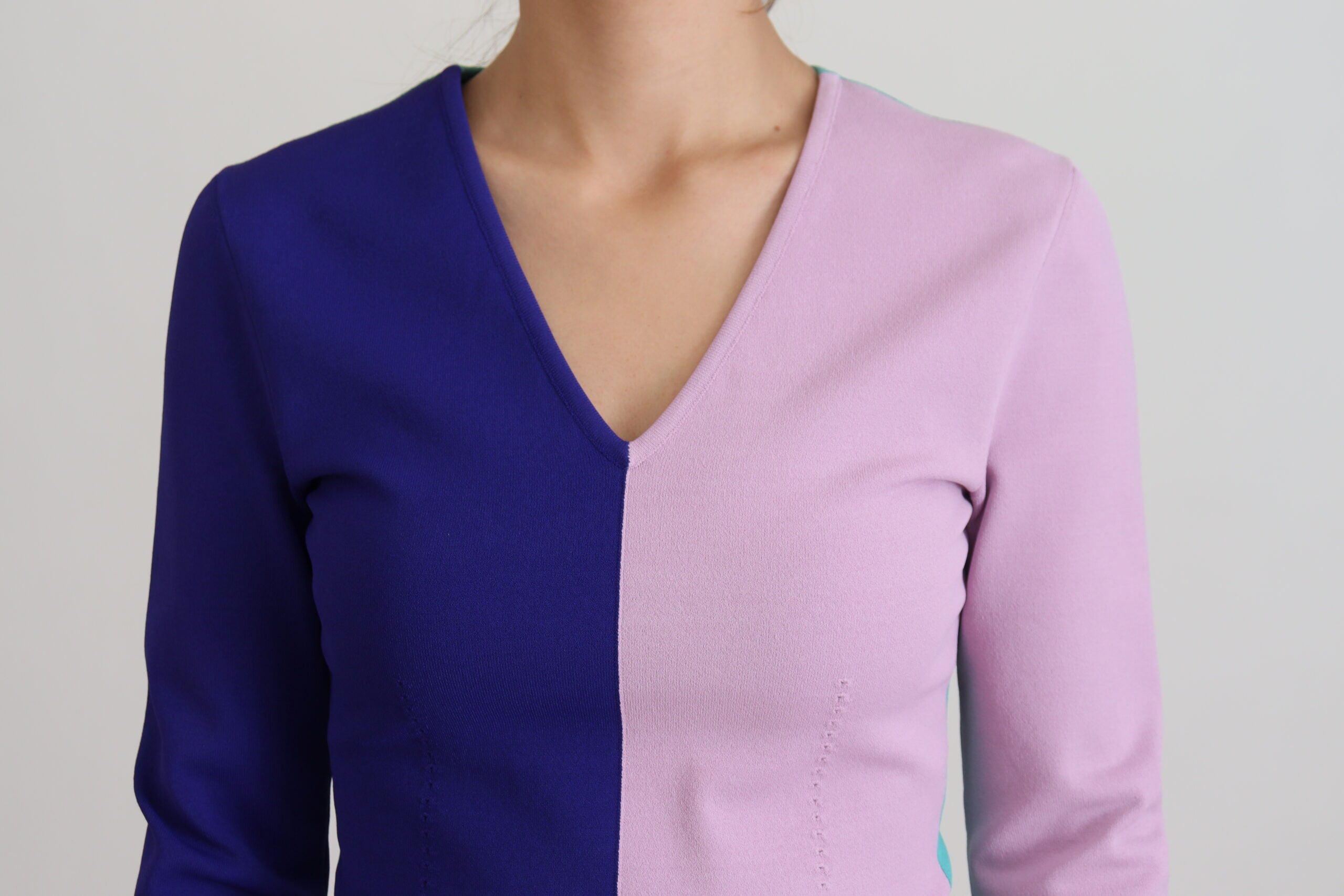 Dolce & Gabbana Schicker mehrfarbiger Pullover mit V-Ausschnitt