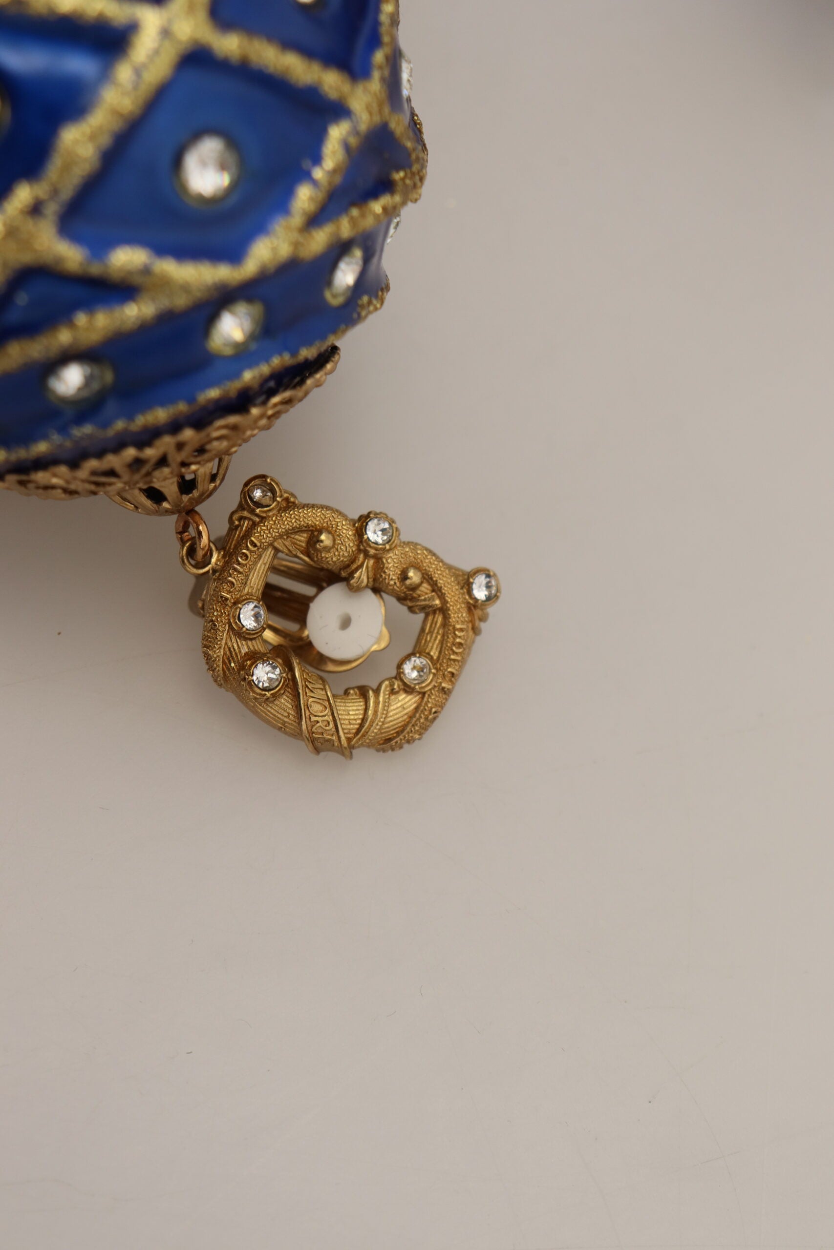 Dolce & Gabbana – Elegante, baumelnde Weihnachtskugel-Ohrringe mit Kristallen