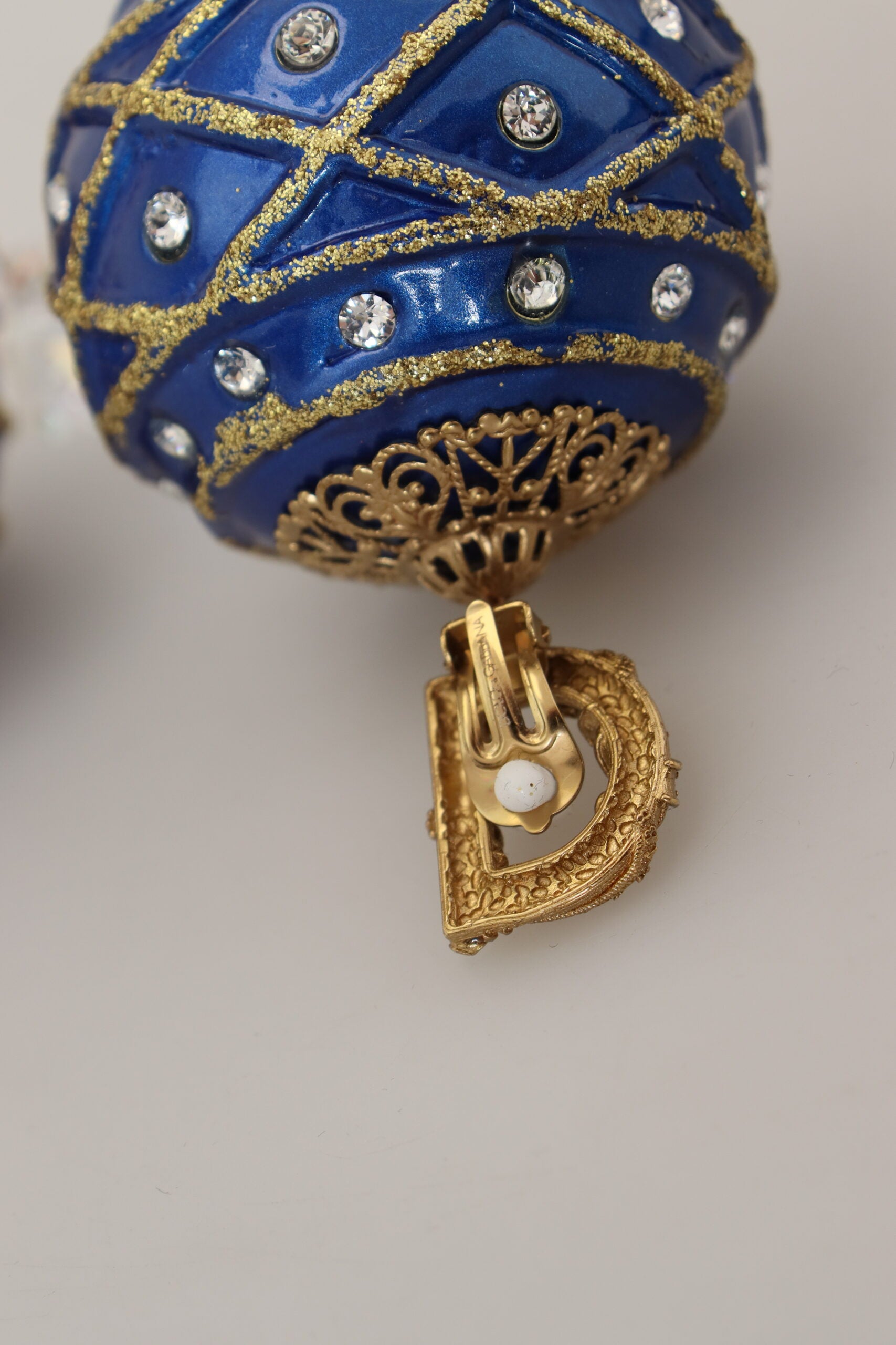 Dolce & Gabbana – Elegante, baumelnde Weihnachtskugel-Ohrringe mit Kristallen