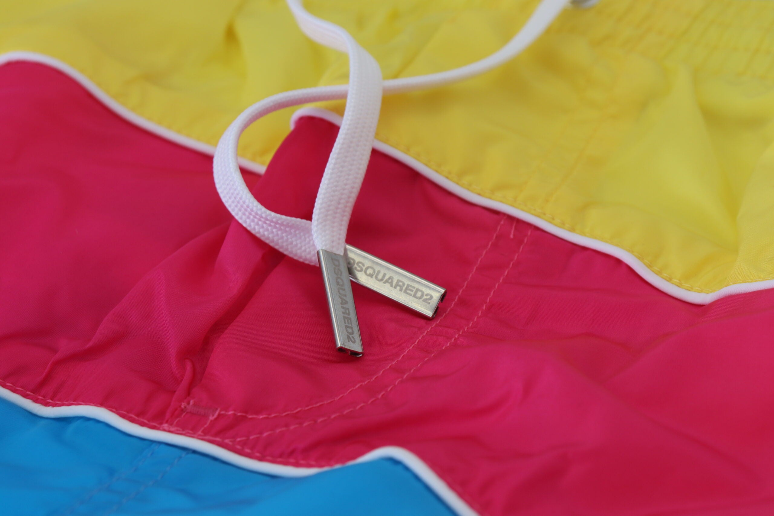 Dsquared² – Exklusive mehrfarbige Badeshorts
