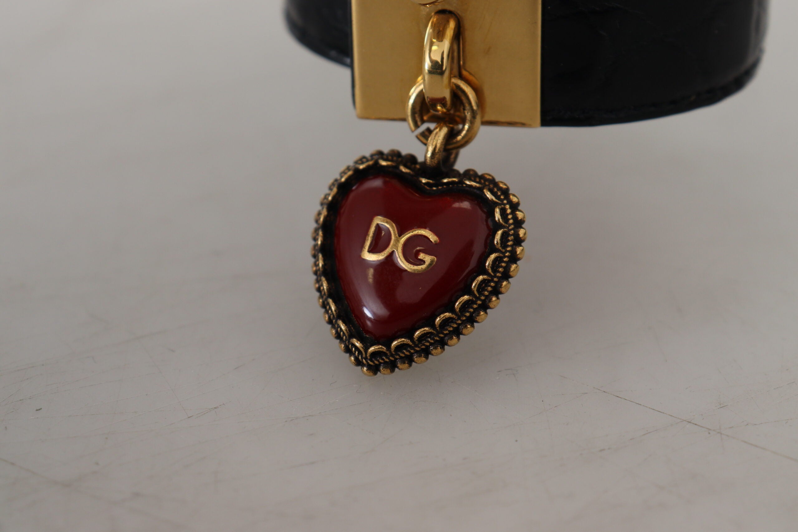 Dolce & Gabbana Elegantes schwarzes Lederarmband mit Golddetails