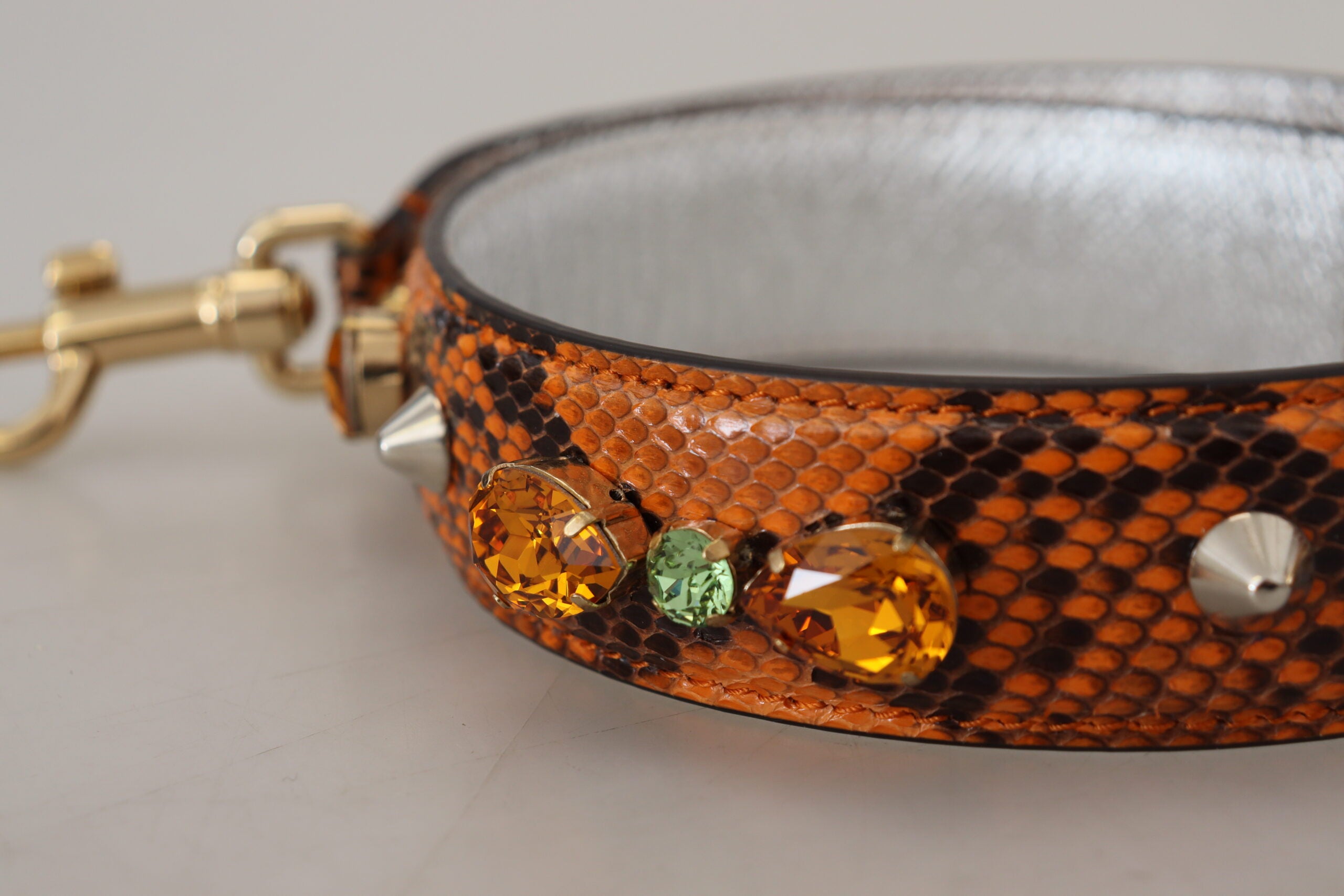Dolce & Gabbana Schicker orangefarbener Ledertaschengurt mit goldfarbenen Verschlüssen