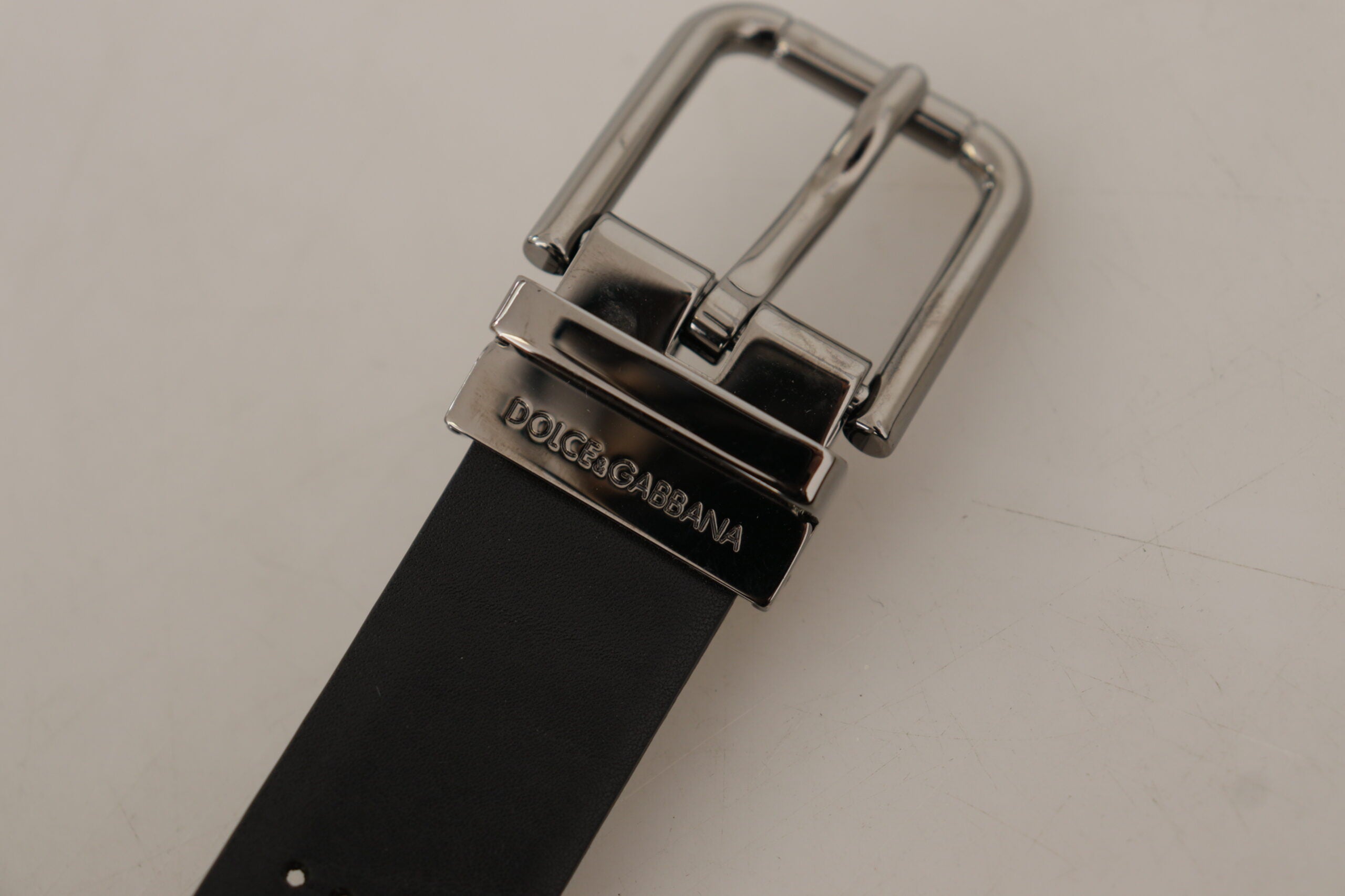 Curea elegantă din piele neagră Dolce & Gabbana cu cataramă metalică