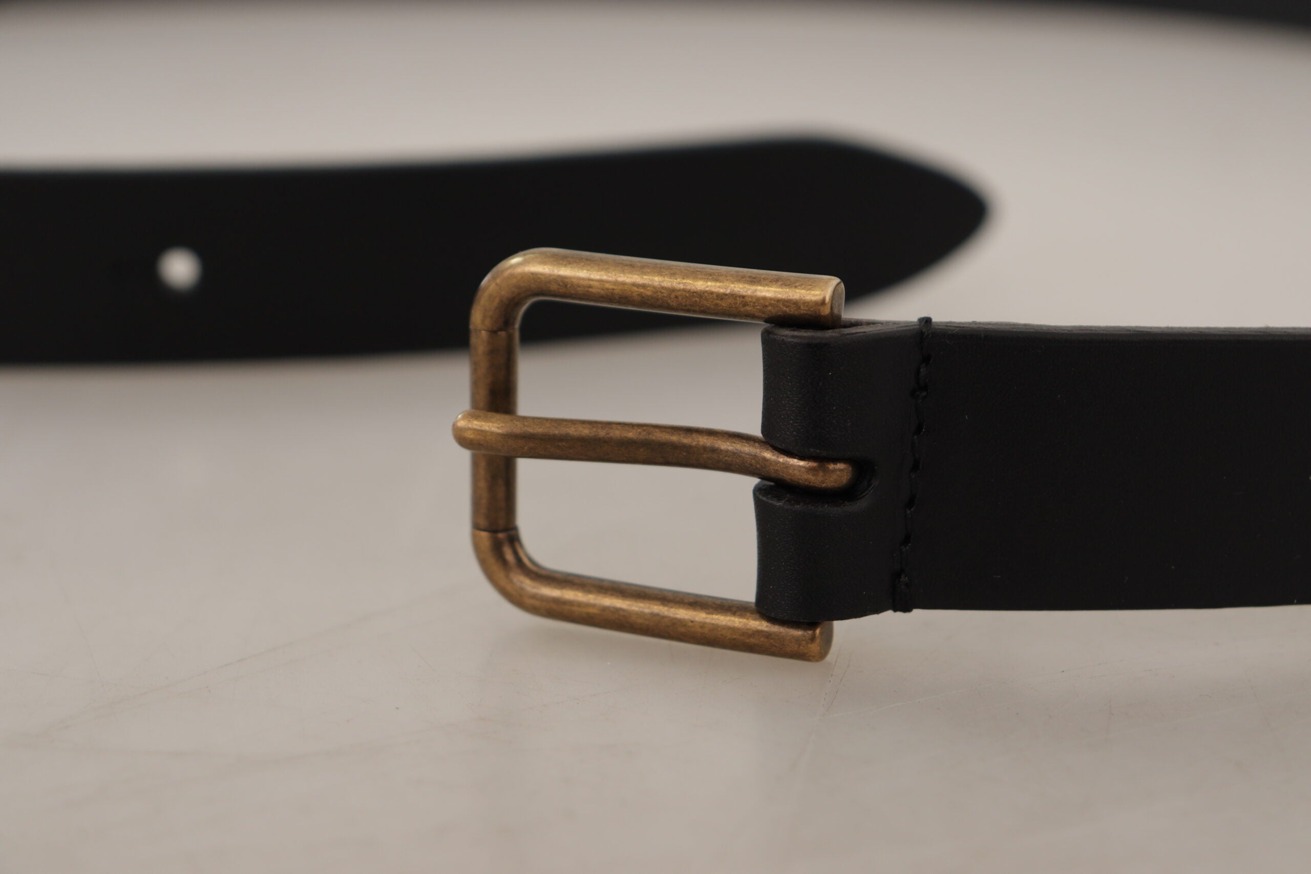 Curea elegantă din piele neagră Dolce & Gabbana cu cataramă metalică