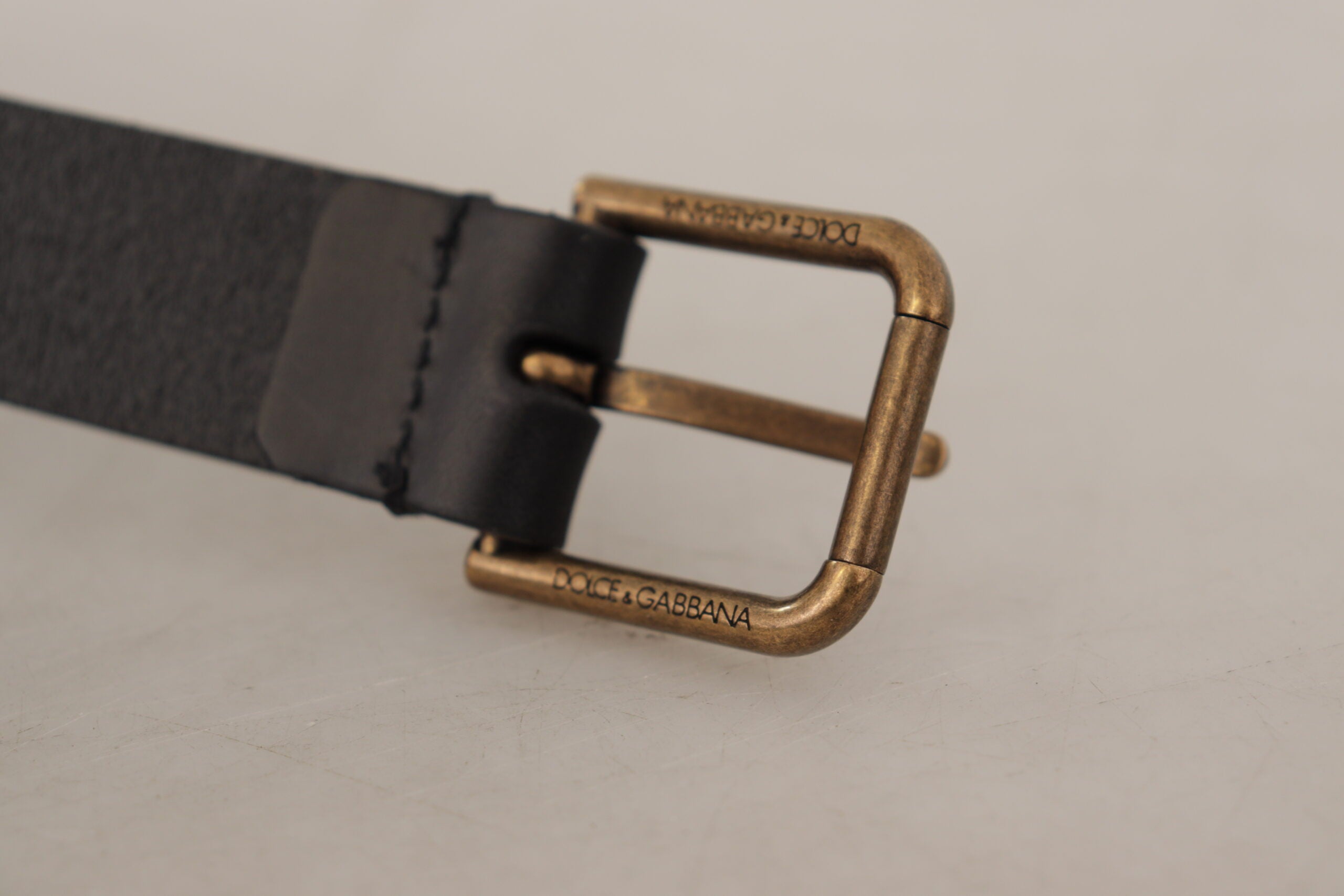 Curea elegantă din piele neagră Dolce & Gabbana cu cataramă metalică
