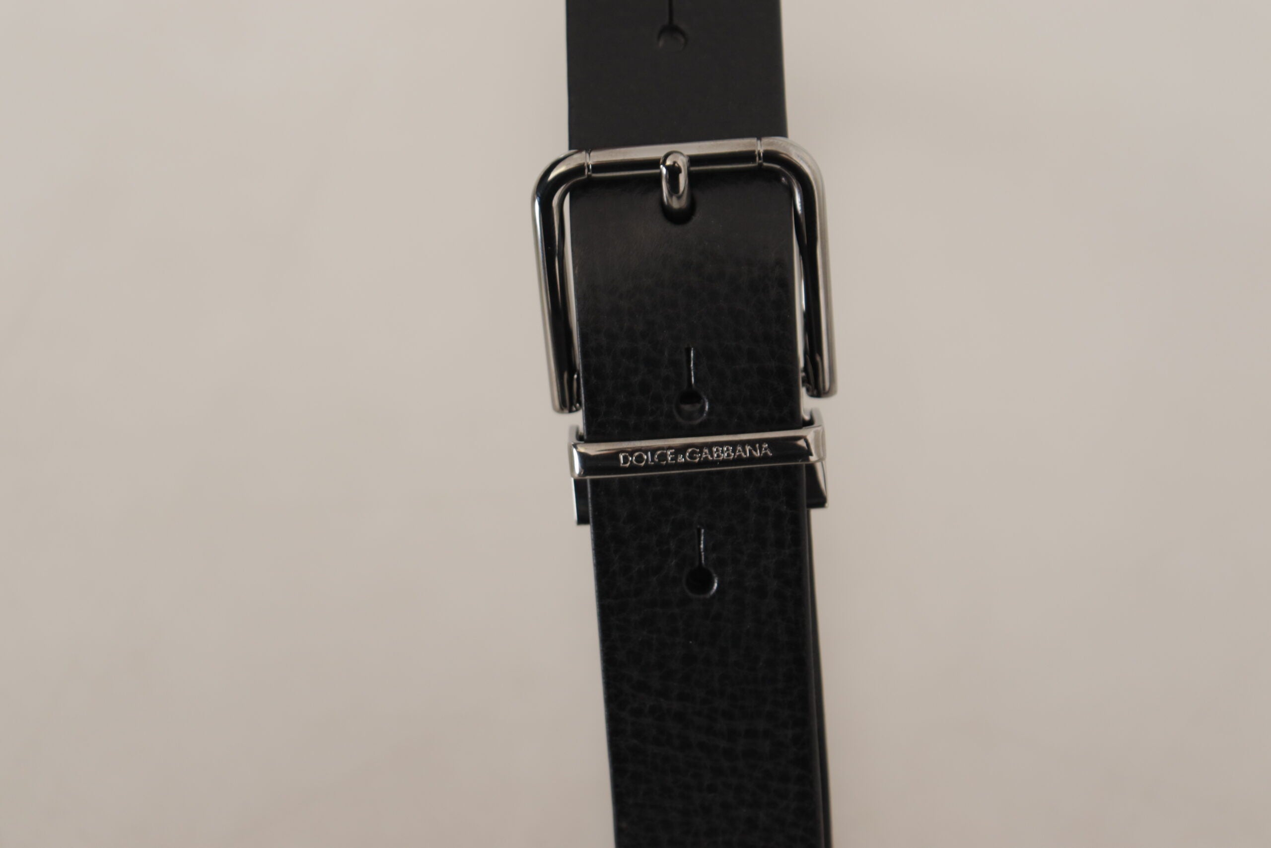 Curea elegantă din piele neagră Dolce & Gabbana cu cataramă metalică
