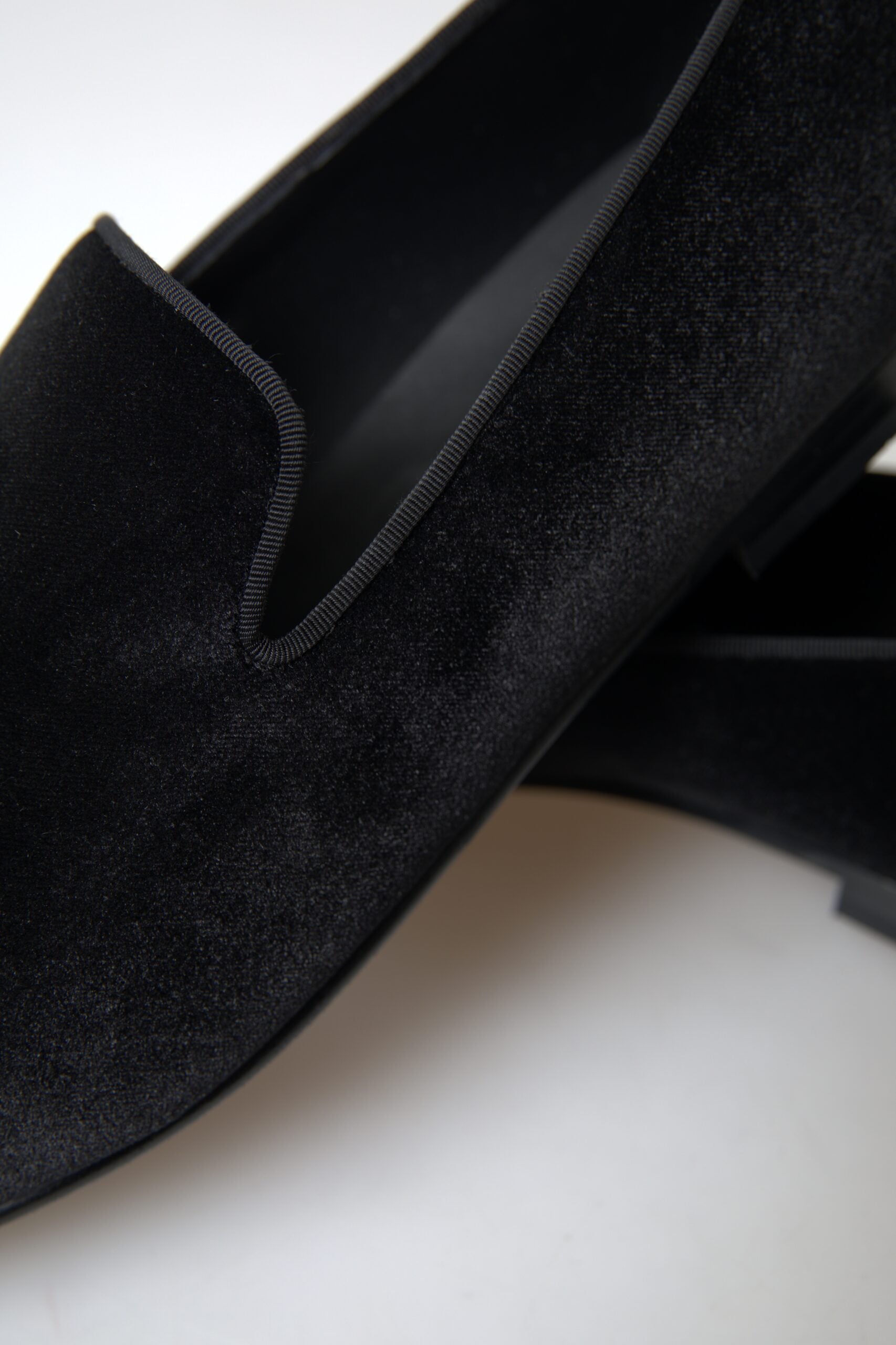 Dolce & Gabbana Elegante schwarze Samt-Loafer für Herren