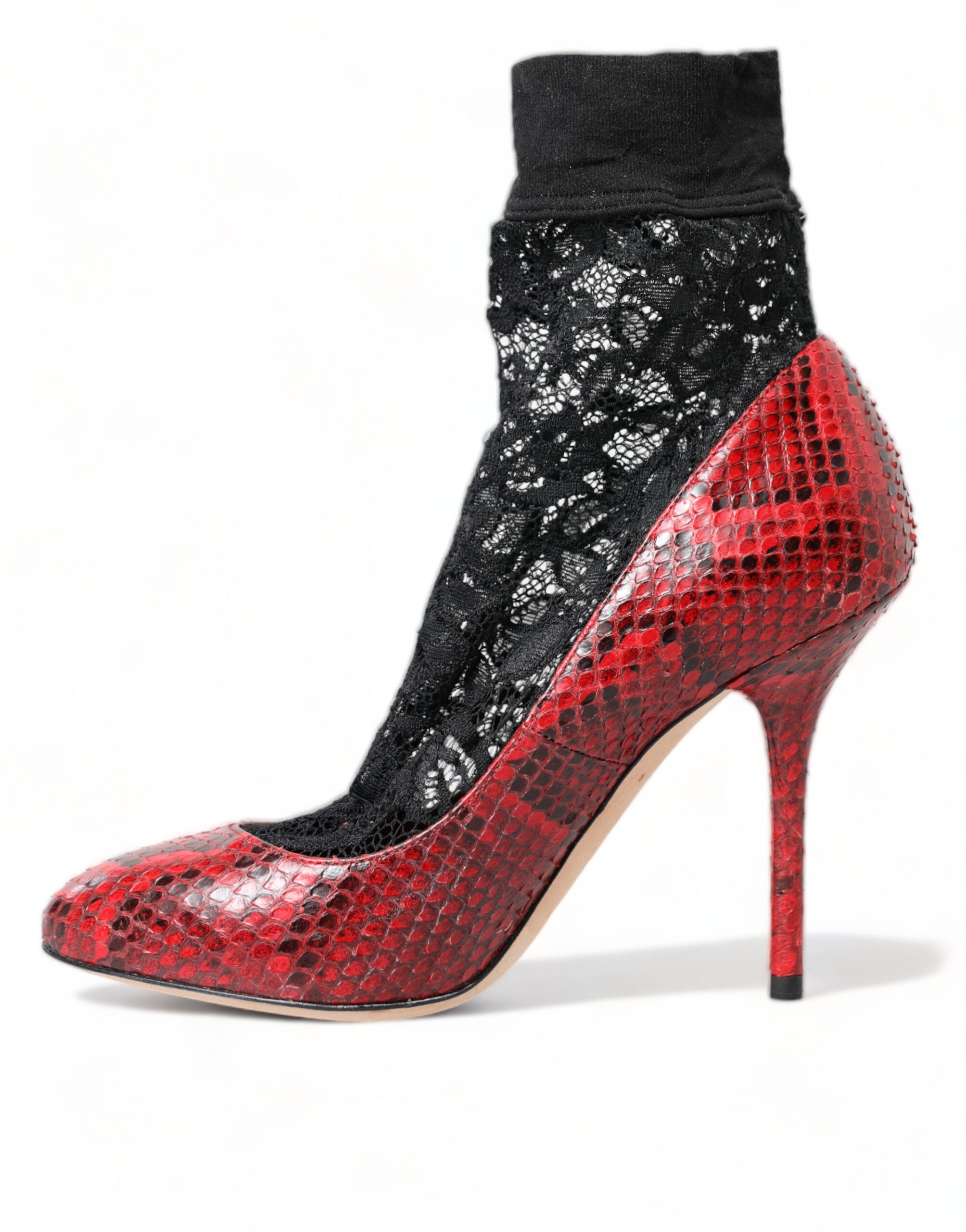 Dolce & Gabbana – Rote Pumps aus Schlangenleder mit mandelförmiger Spitze und Spitzensocken