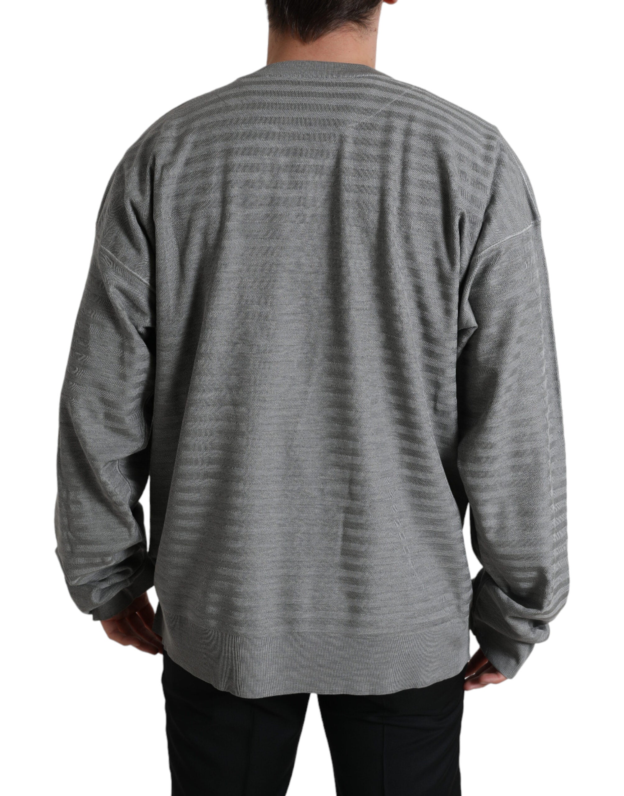 Dolce & Gabbana Eleganter grau gestreifter Seidenpullover mit Rundhalsausschnitt
