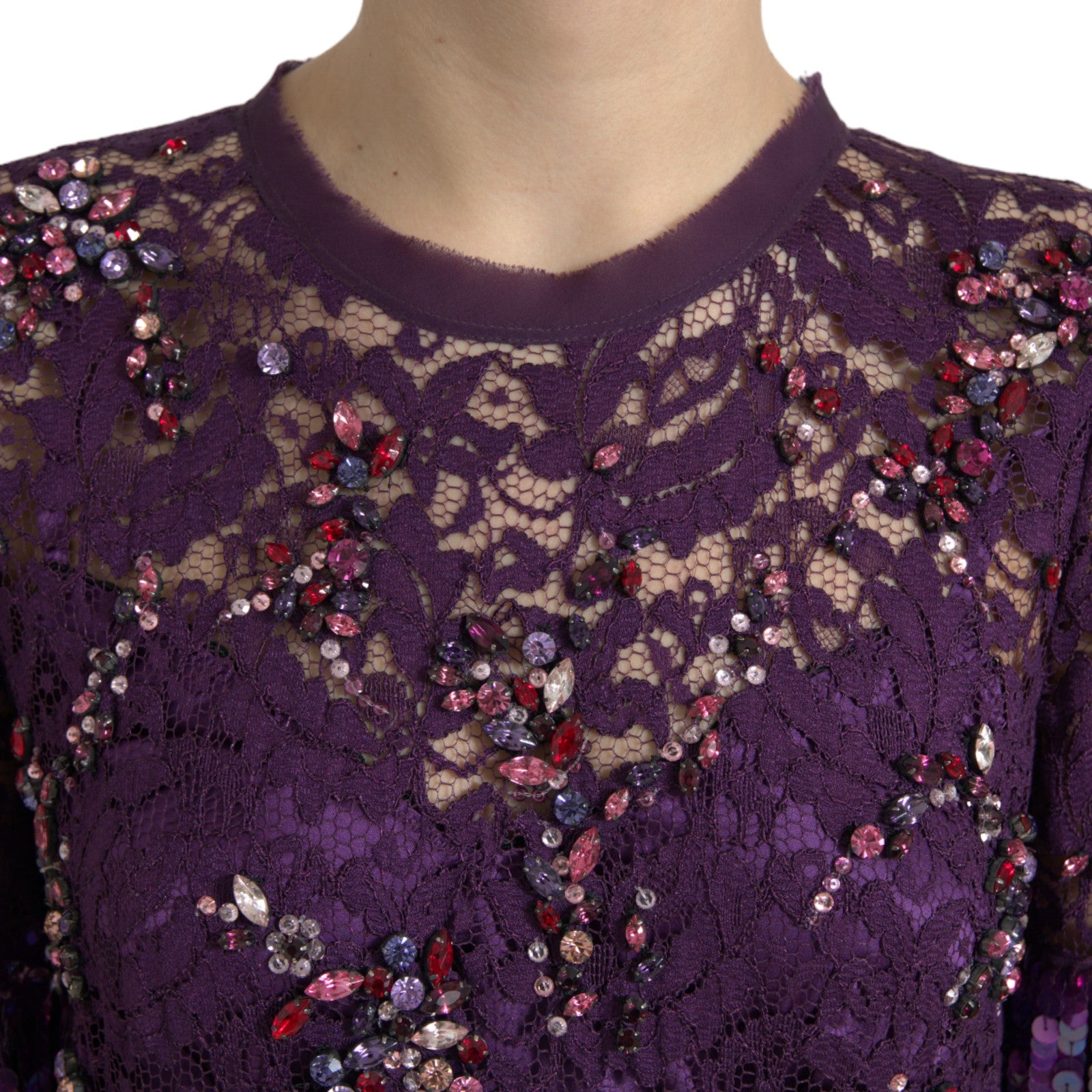 Dolce & Gabbana Elegantes lila Kleid mit Blumenspitze und Kristallen