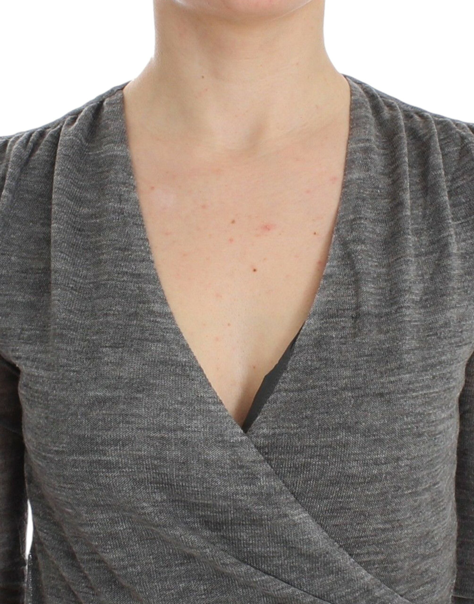Ermanno Scervino Eleganter Pullover aus grauer Wollmischung mit tiefem V-Ausschnitt