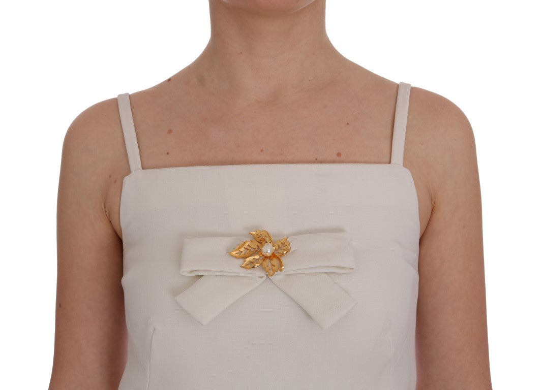 Dolce & Gabbana Elegantes weißes Woll-Etuikleid mit goldener Brosche
