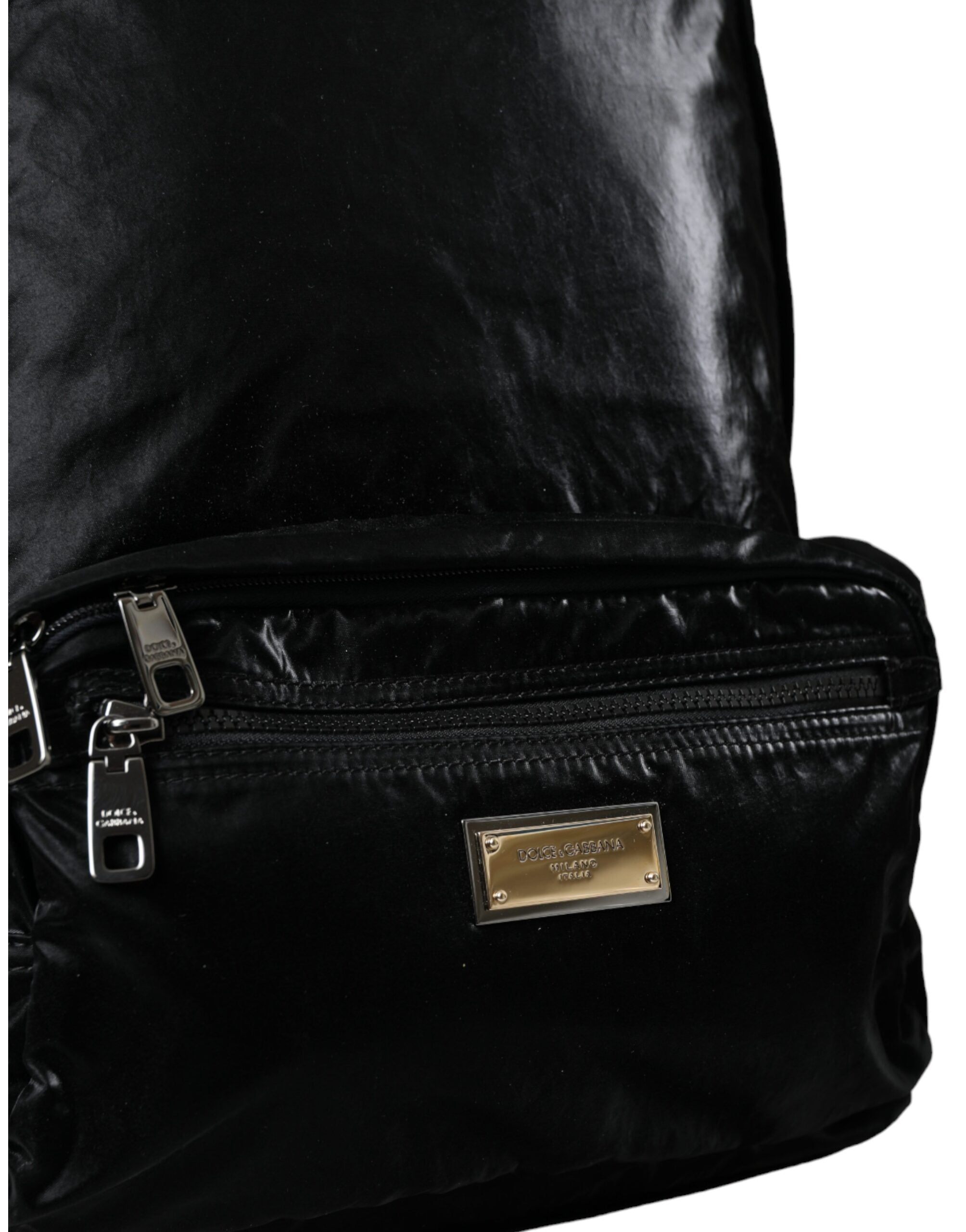Dolce & Gabbana – Rucksacktasche aus schwarzem Lackleder mit Logo-Plakette
