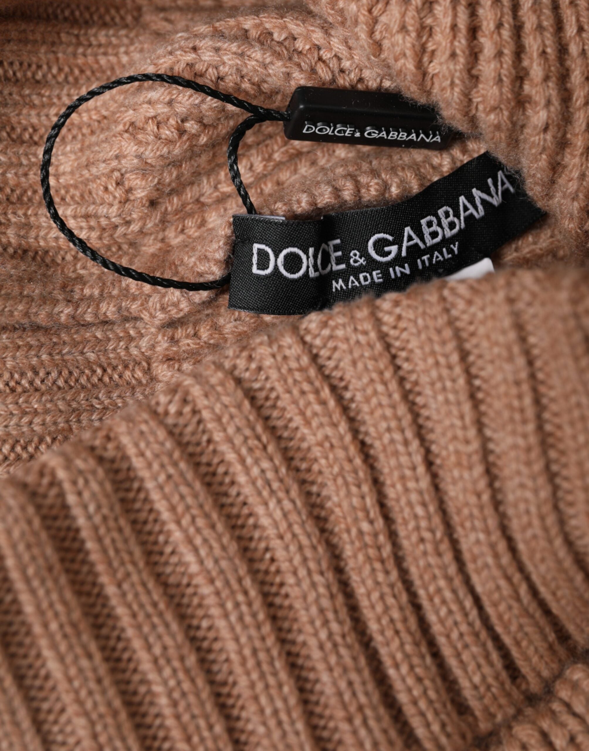 Căciulă Dolce & Gabbana maro uni tricotată cu bile de blană de iarnă