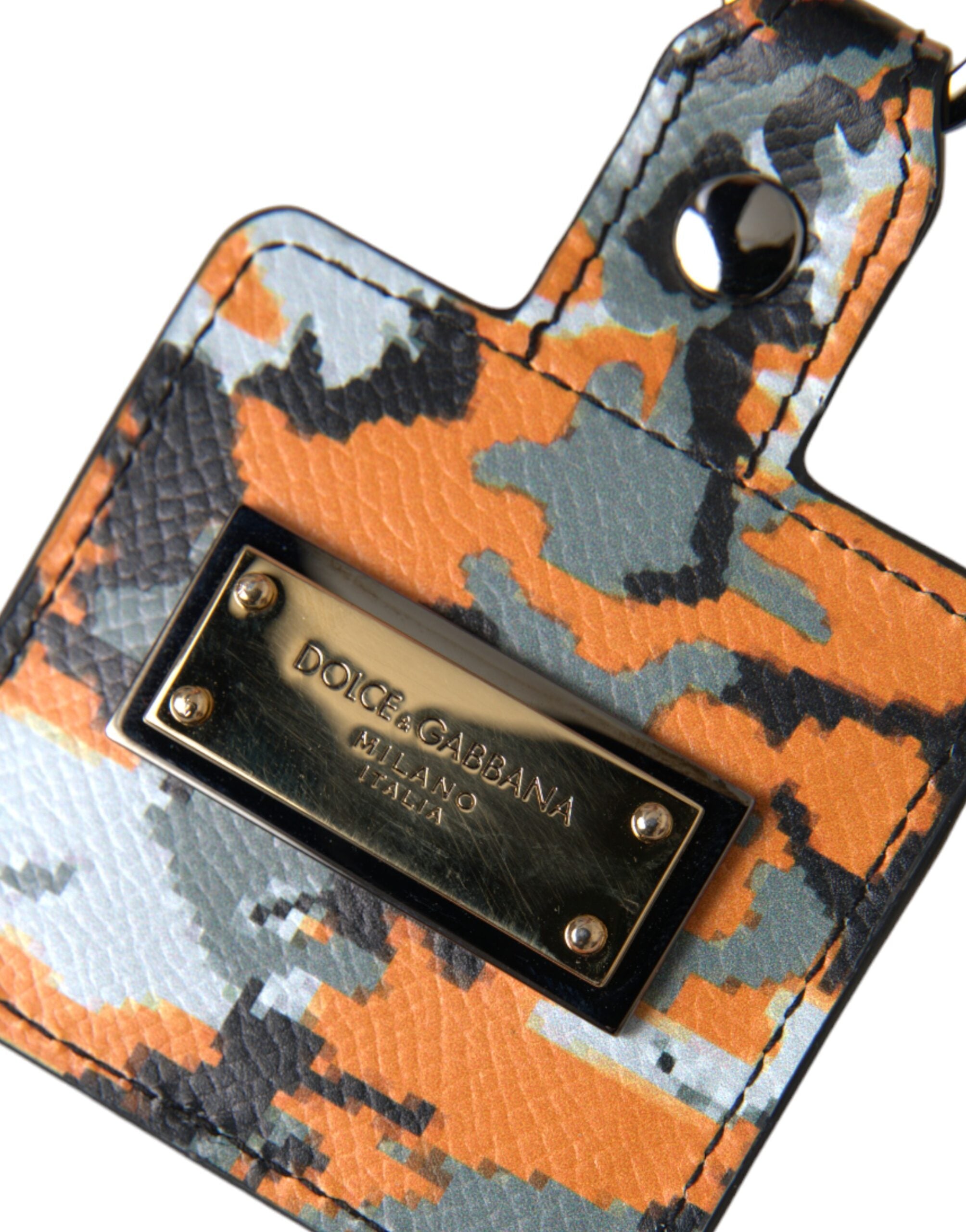 Husă Dolce & Gabbana pentru Airpods din piele cu imprimeu de camuflaj multicolor, logo metalic