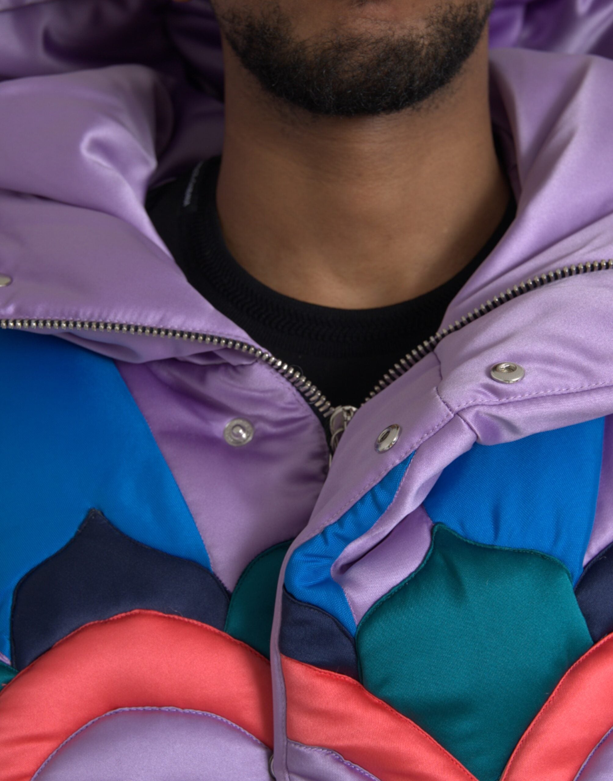 Dolce & Gabbana – Pufferjacke mit Kapuze und mehrfarbigem Herzlogo
