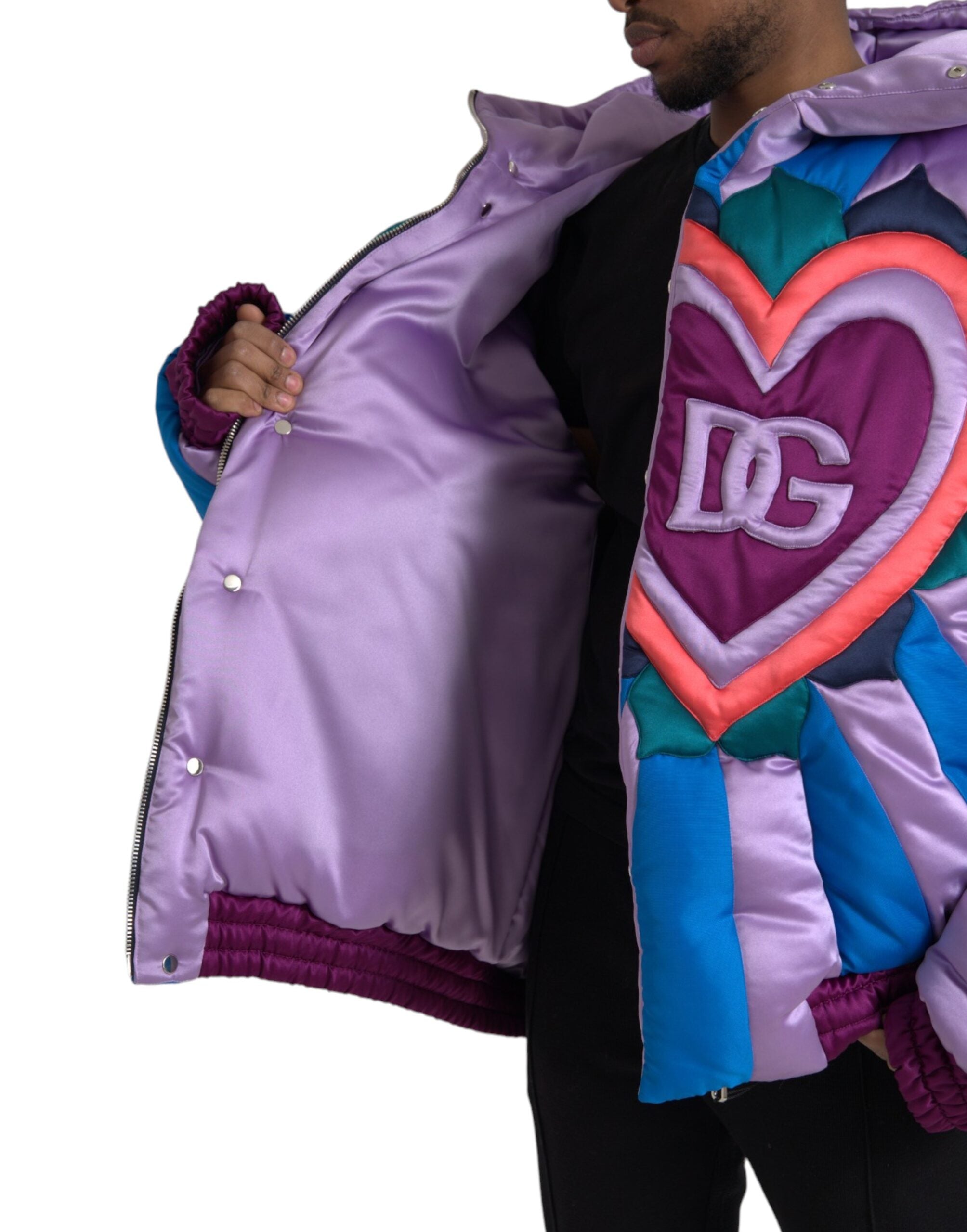 Dolce & Gabbana – Pufferjacke mit Kapuze und mehrfarbigem Herzlogo