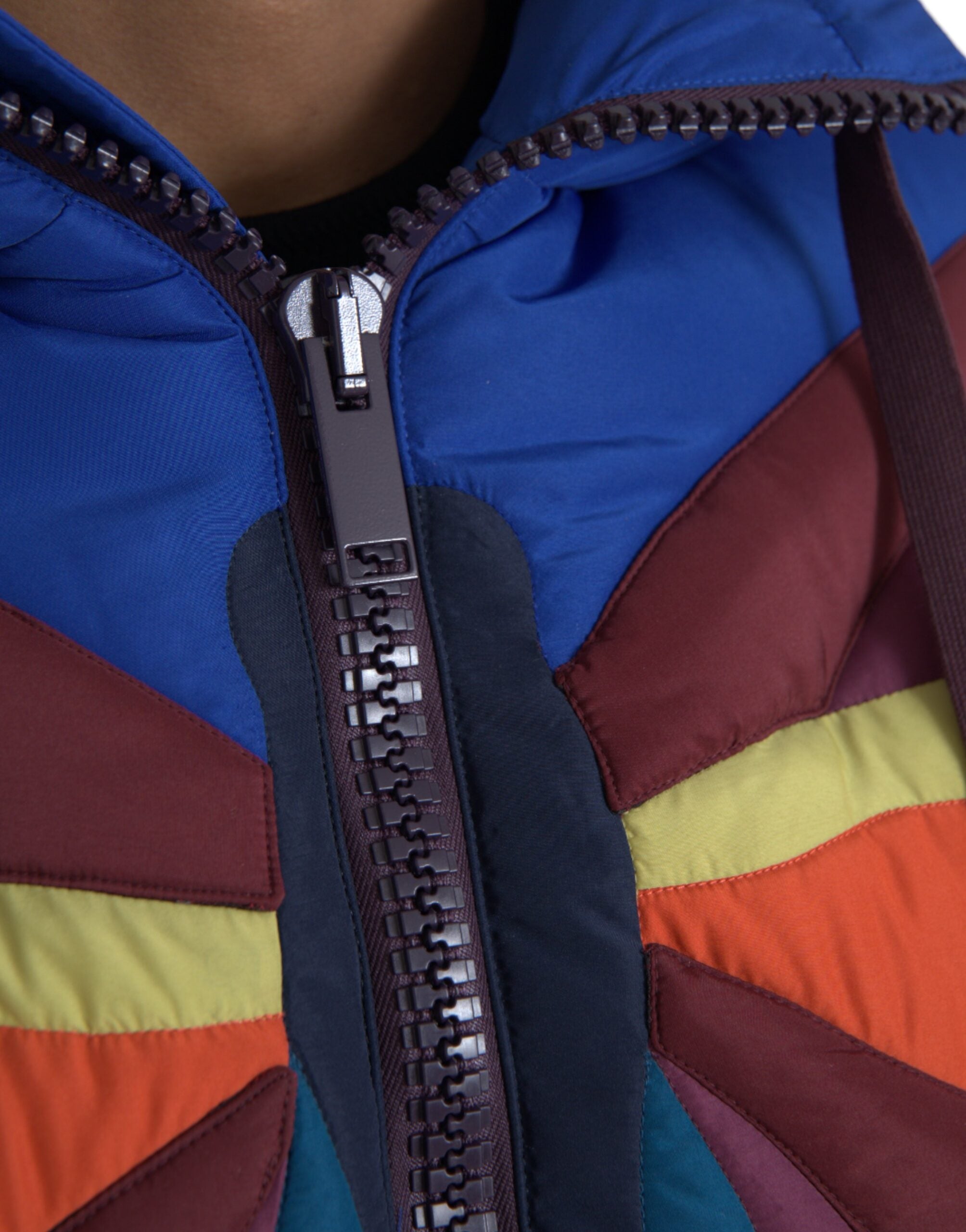 Dolce & Gabbana – Mehrfarbige Pufferjacke mit Schmetterlings-Kapuze