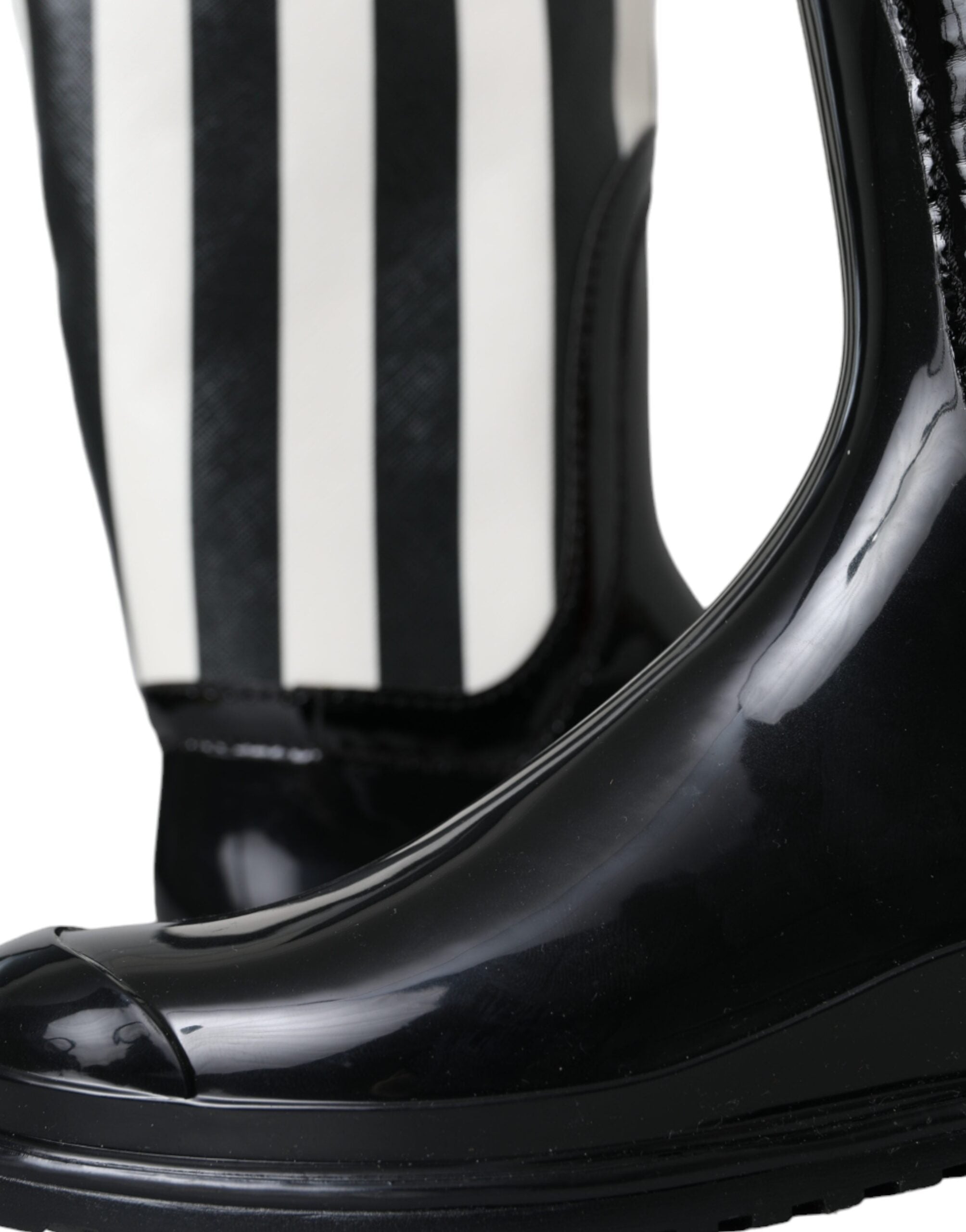Dolce & Gabbana – Kniehohe, flache Stiefel aus schwarzem Gummi