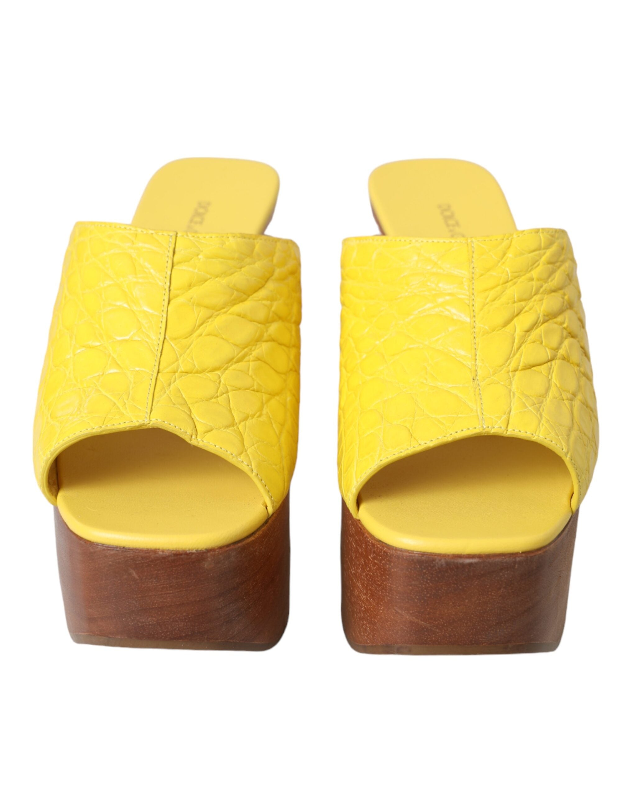 Dolce & Gabbana – Pantoletten mit Keilabsatz aus gelbem Leder und Holz